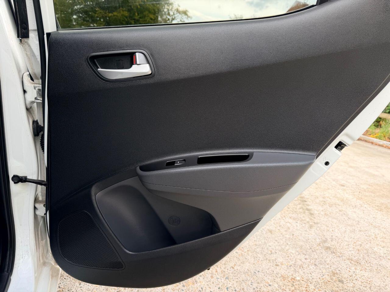 Hyundai I10 view 17