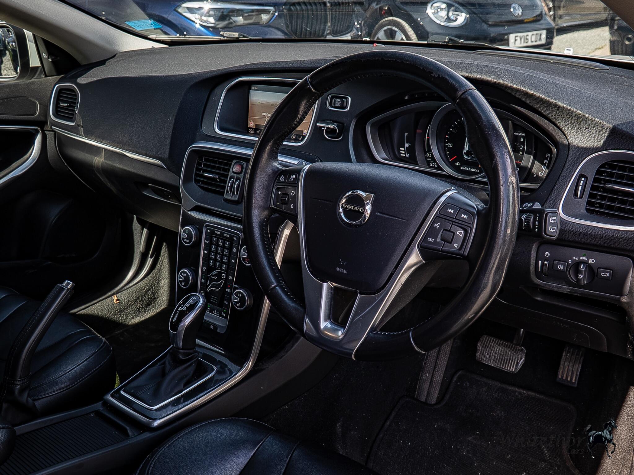 Volvo V40 view 8