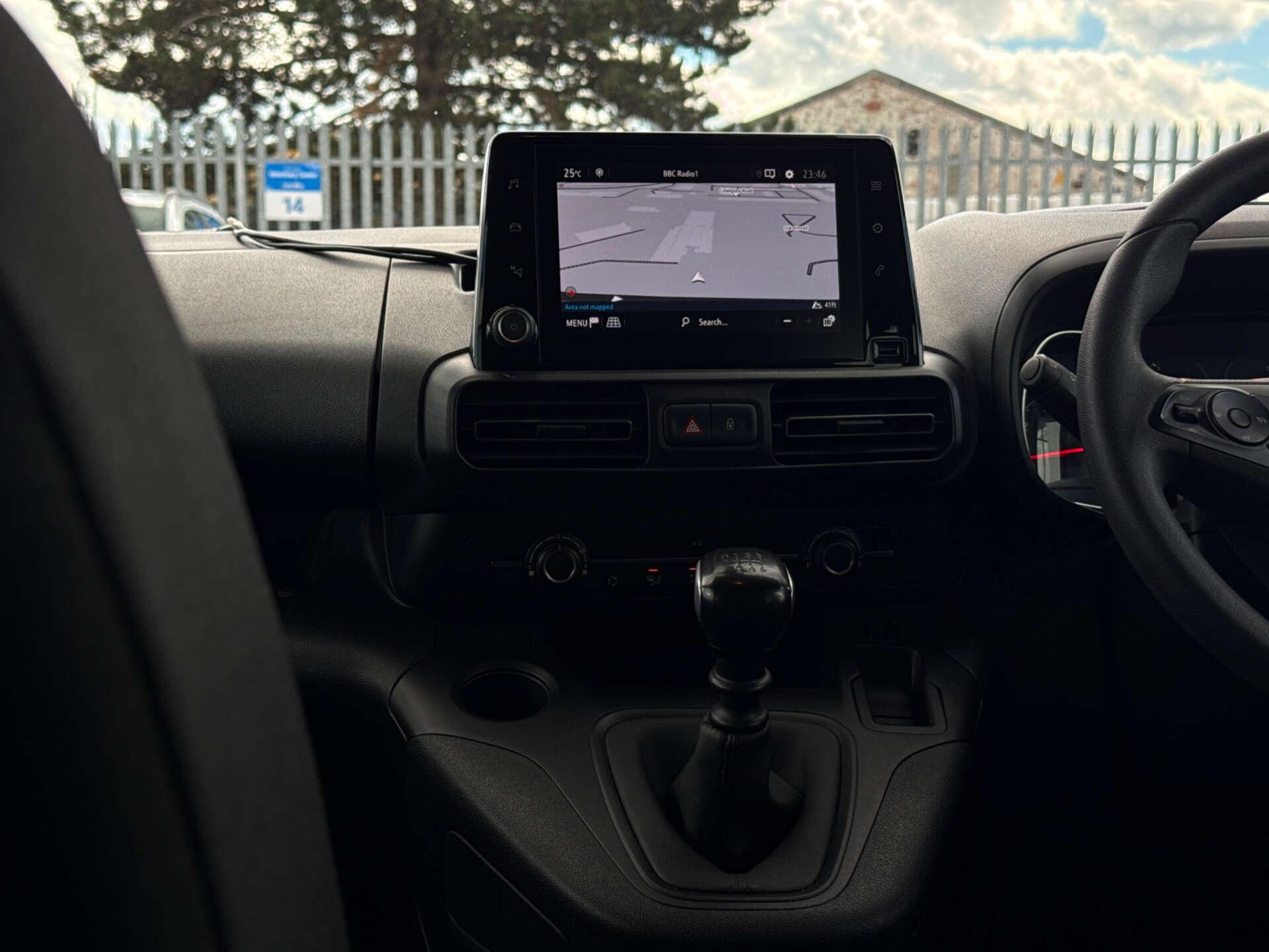 Vauxhall Combo Life view 31