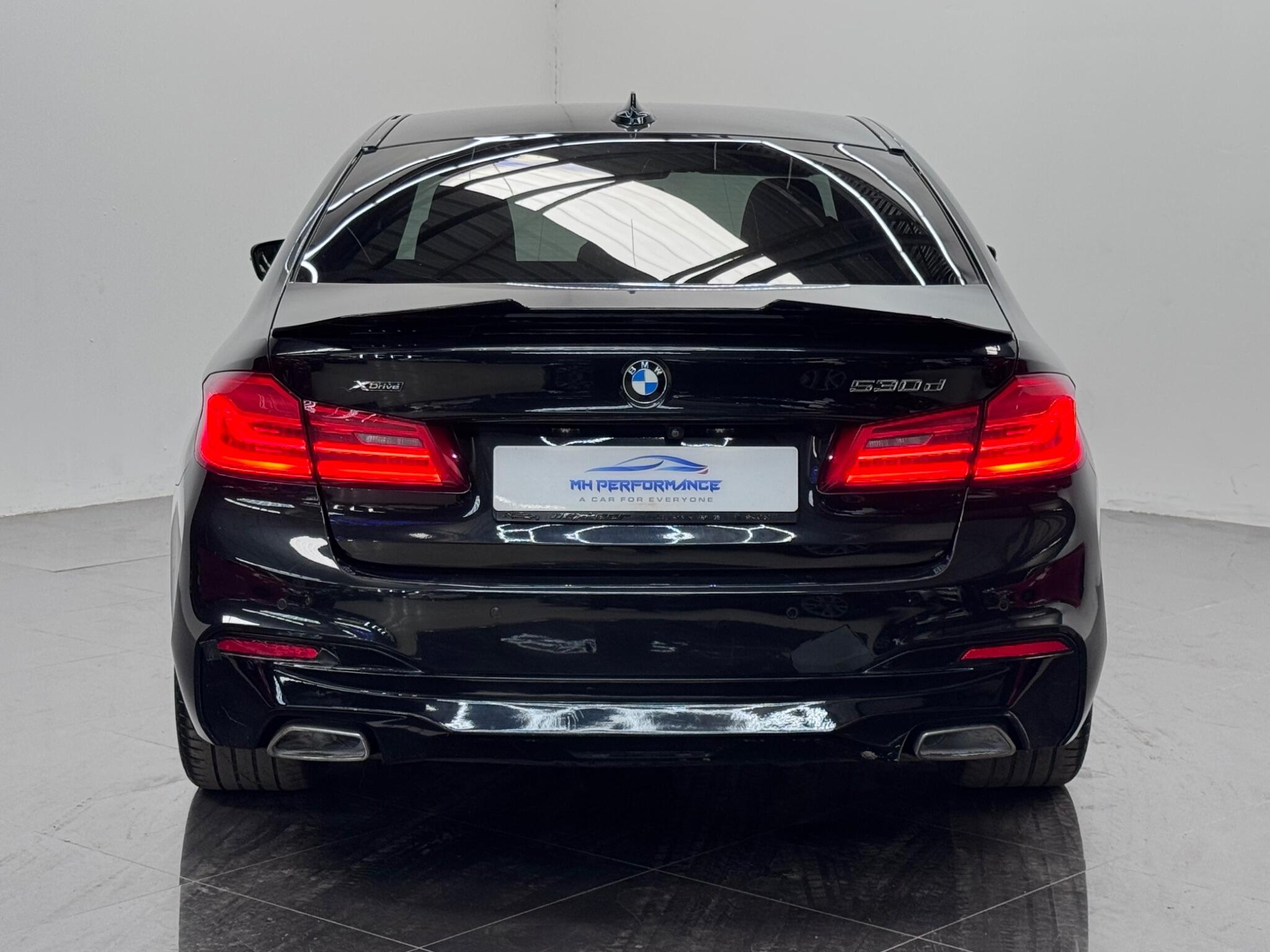 BMW 5 Series view 4