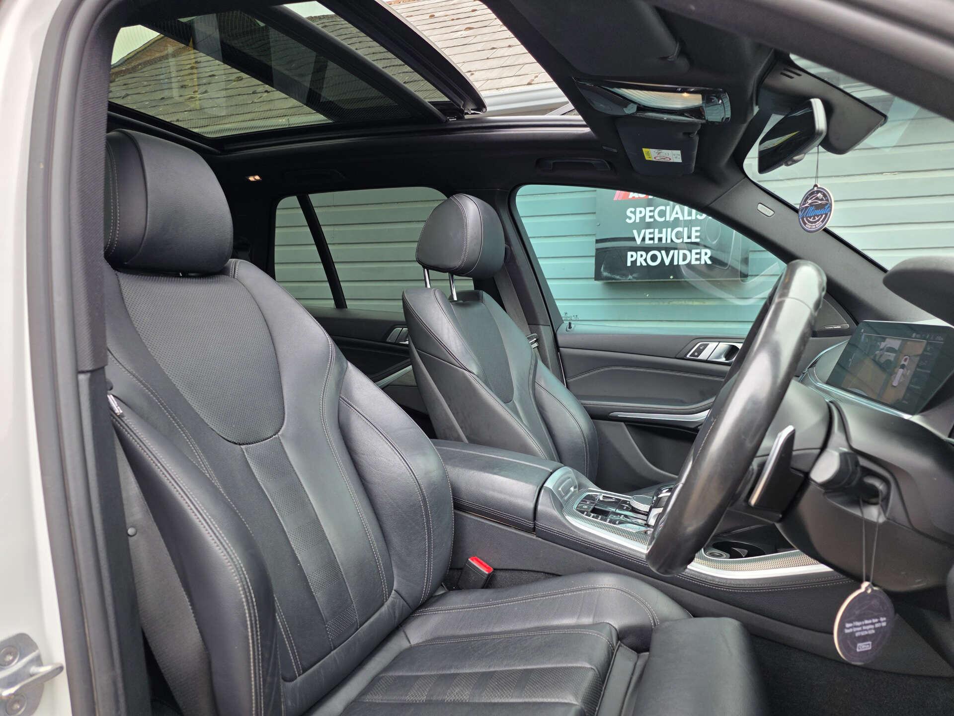 BMW X5 view 16