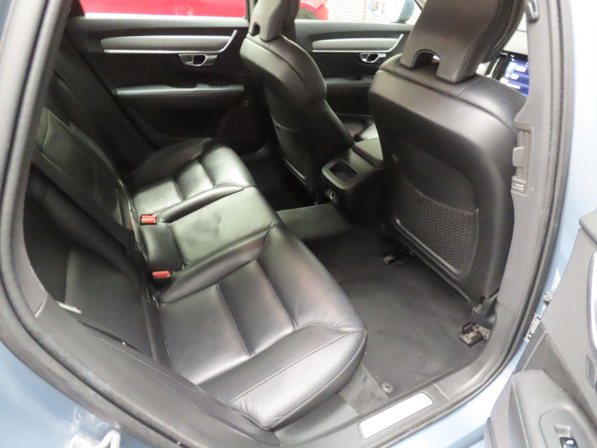 Volvo V90 view 4