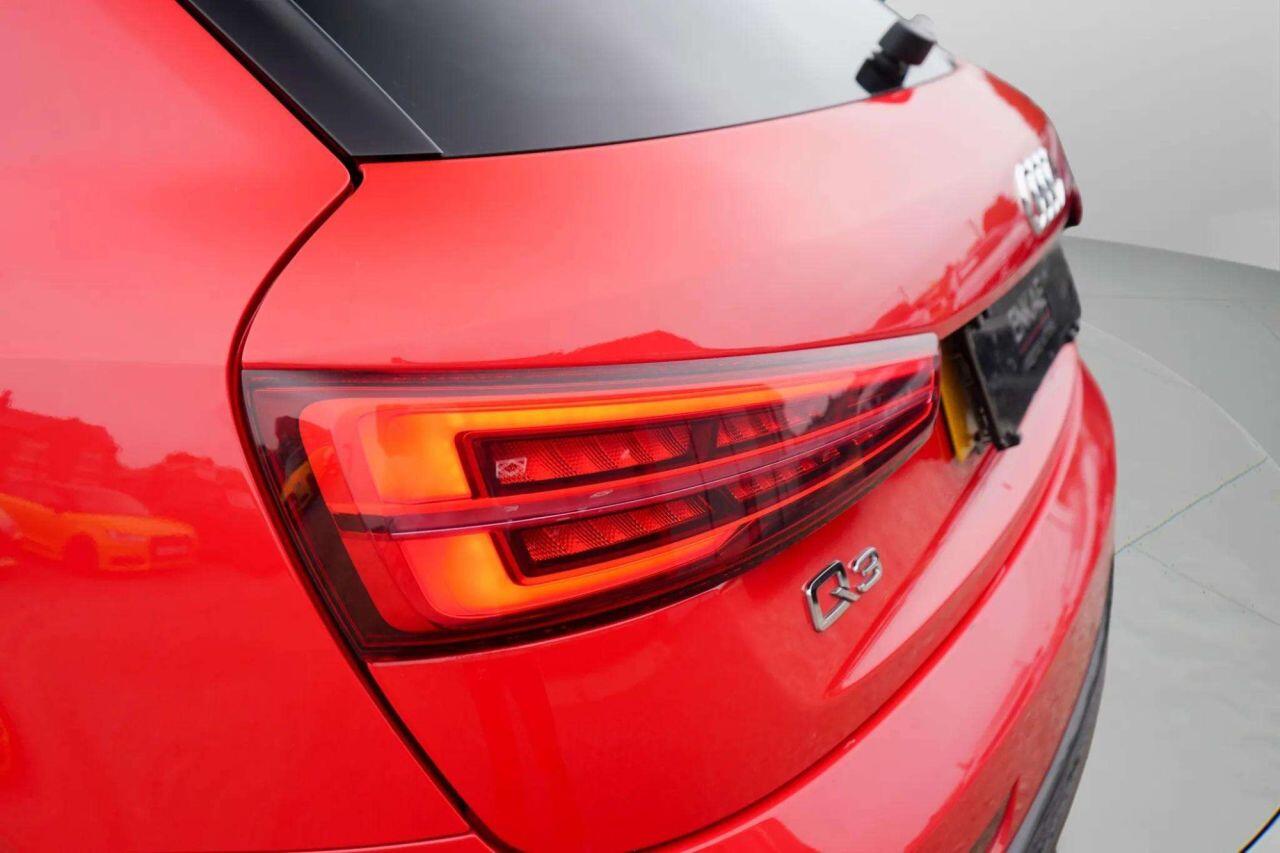 Audi Q3 view 10