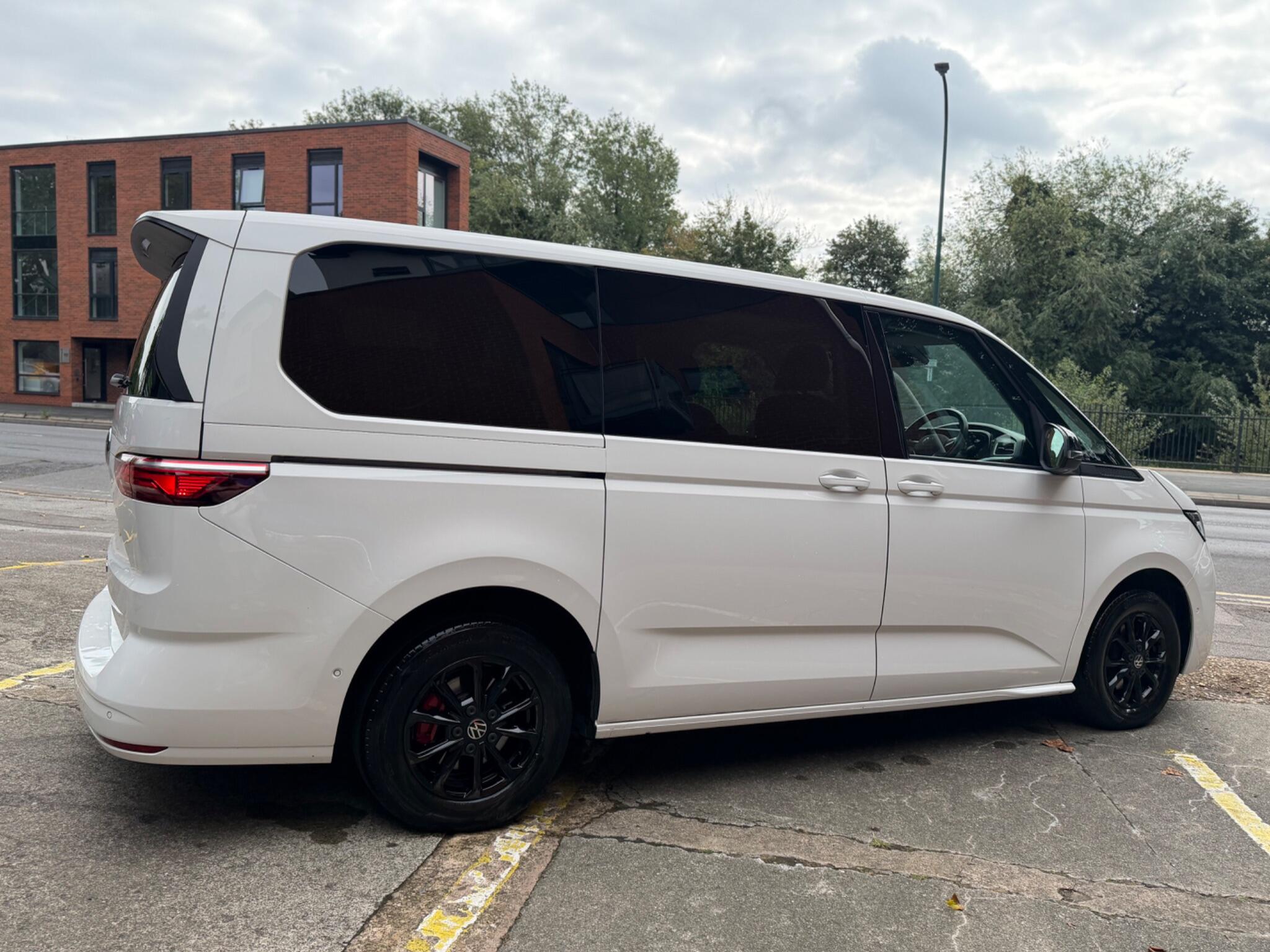Volkswagen Multivan view 8
