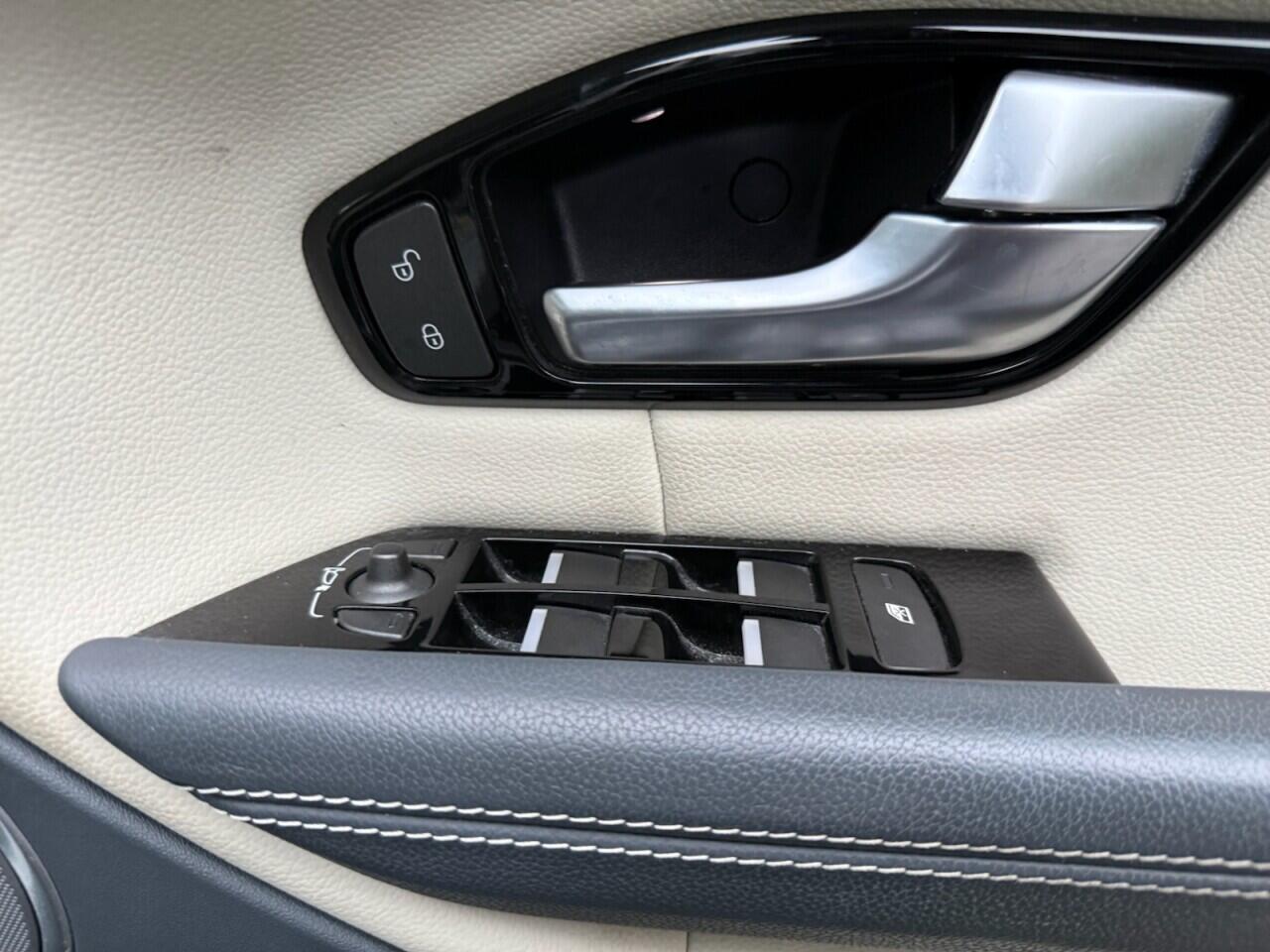 Land Rover Range Rover Evoque view 30