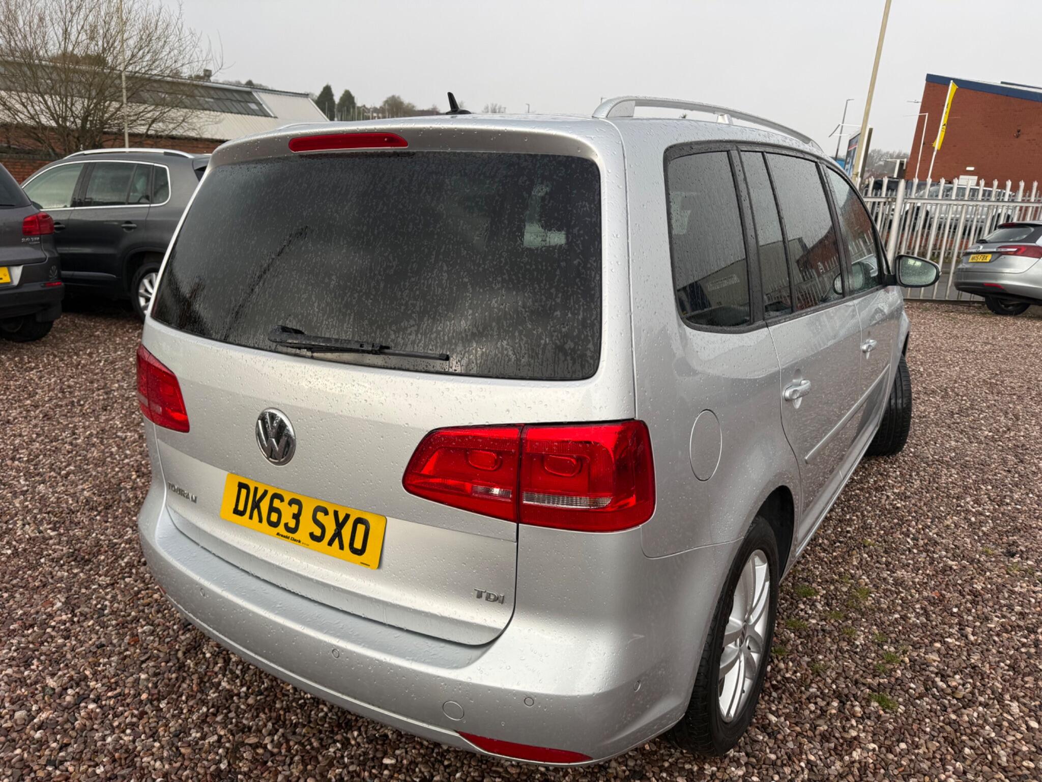 Volkswagen Touran view 13