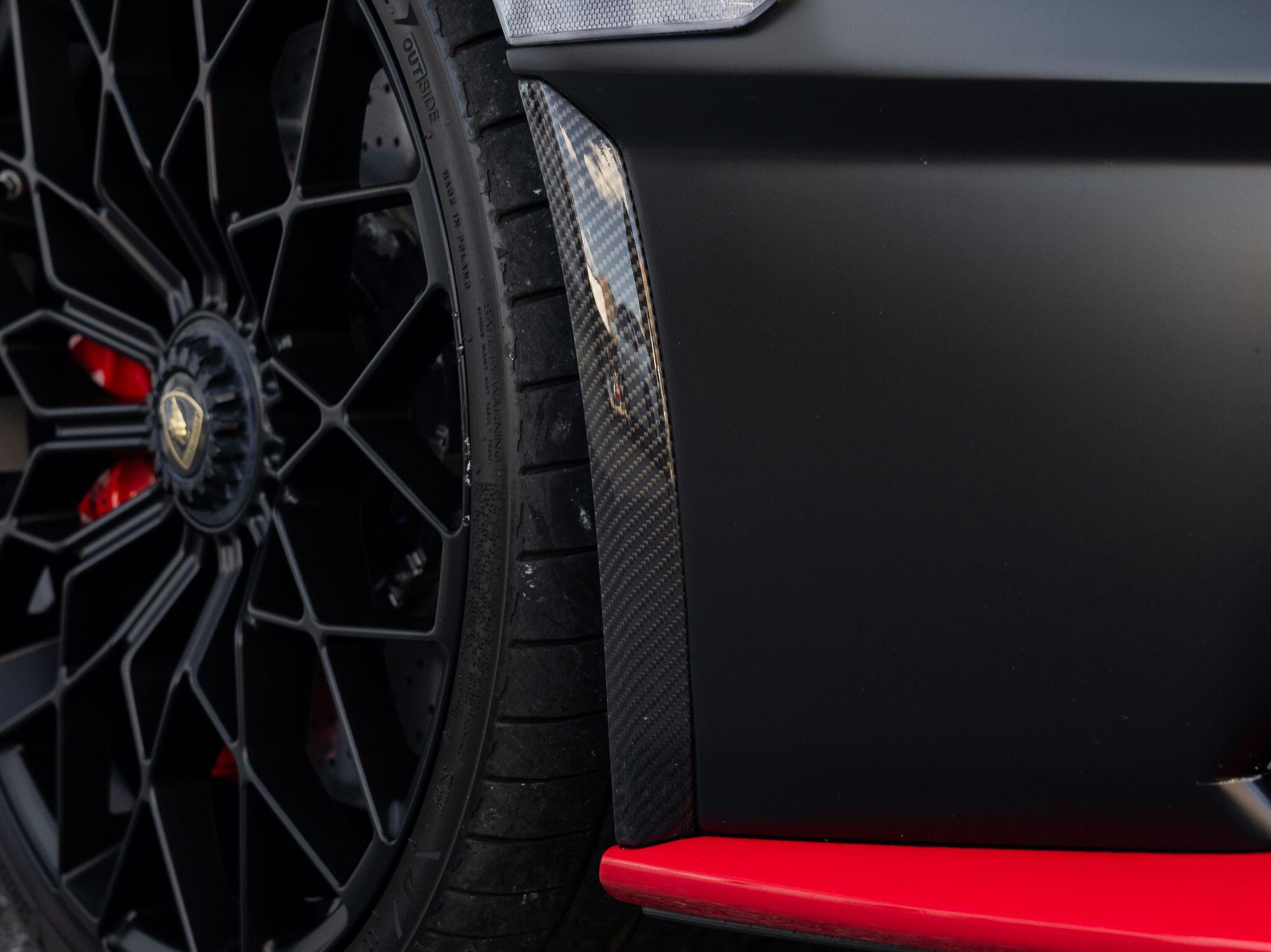 Lamborghini Huracan view 11
