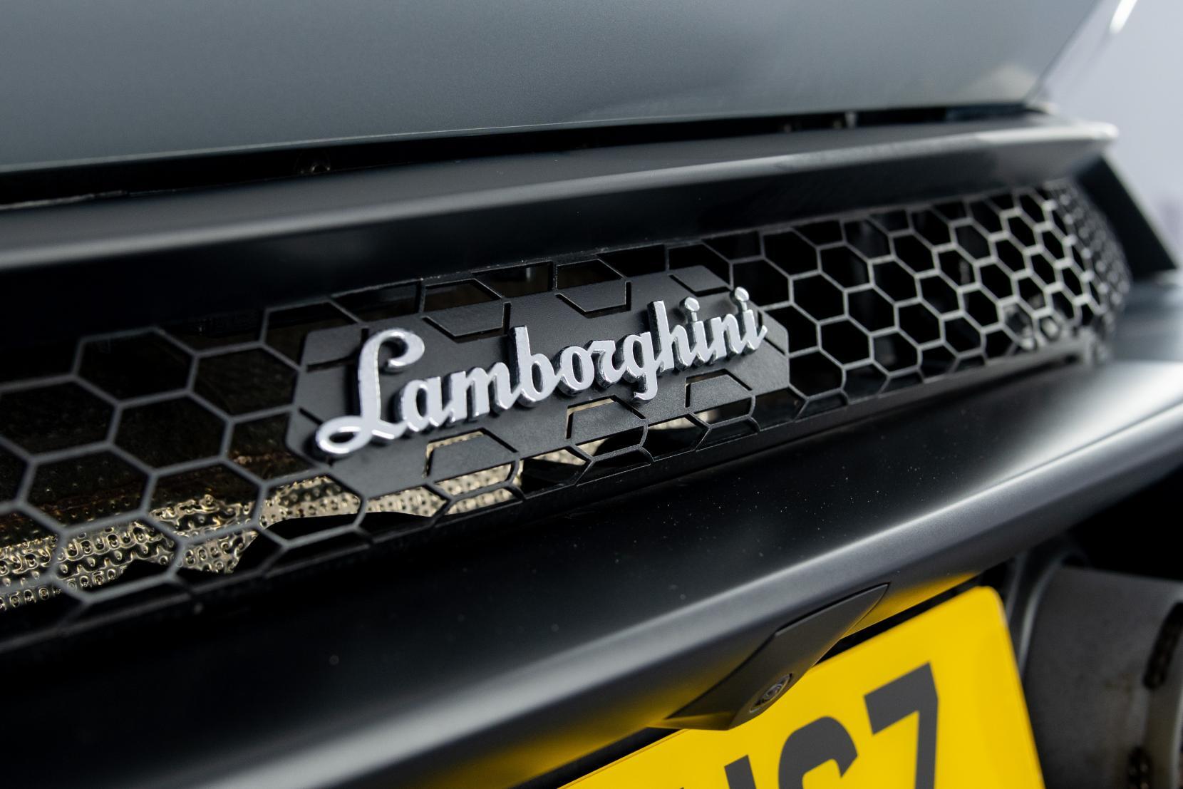 Lamborghini Huracan view 29