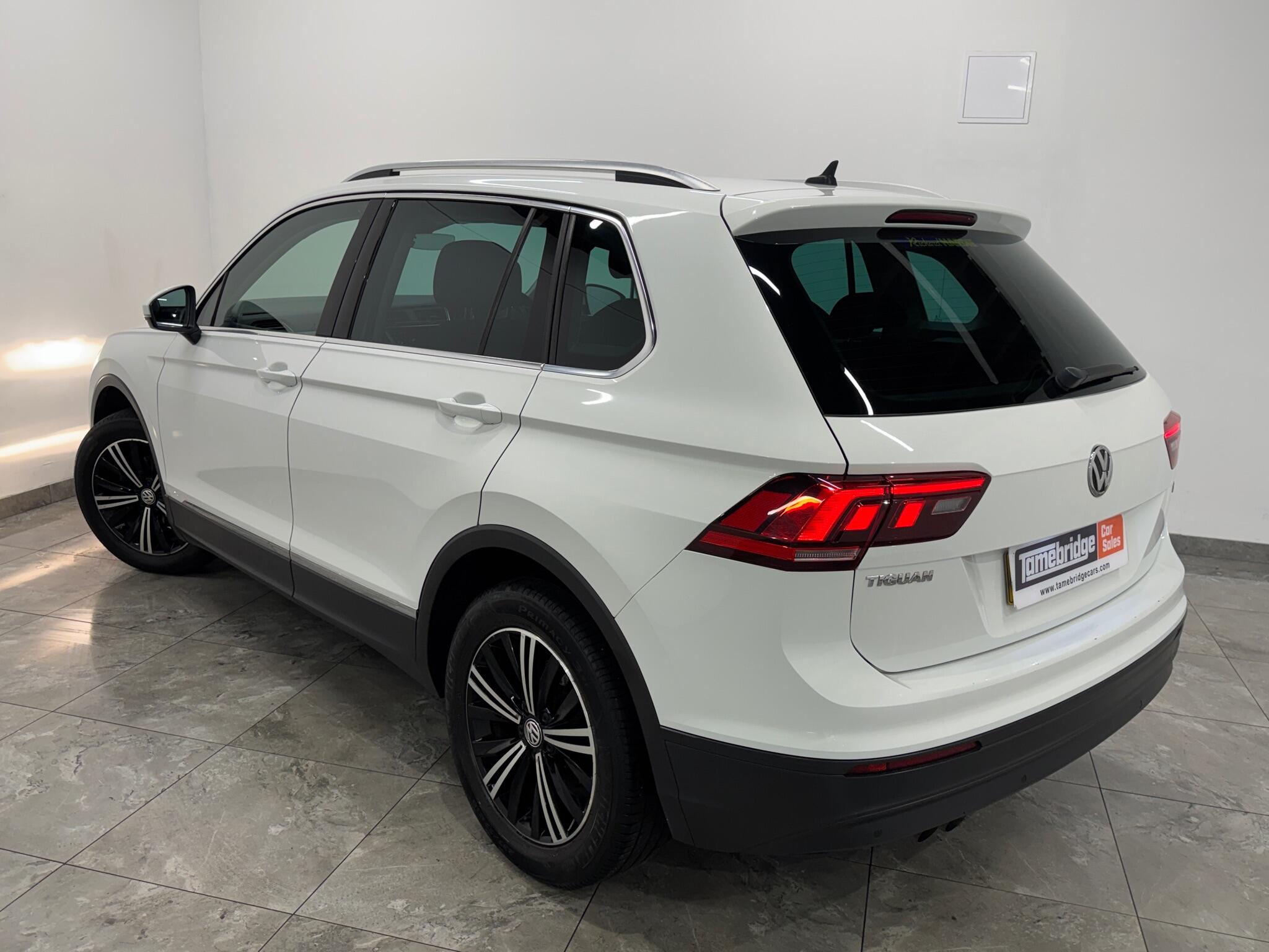 Volkswagen Tiguan view 5