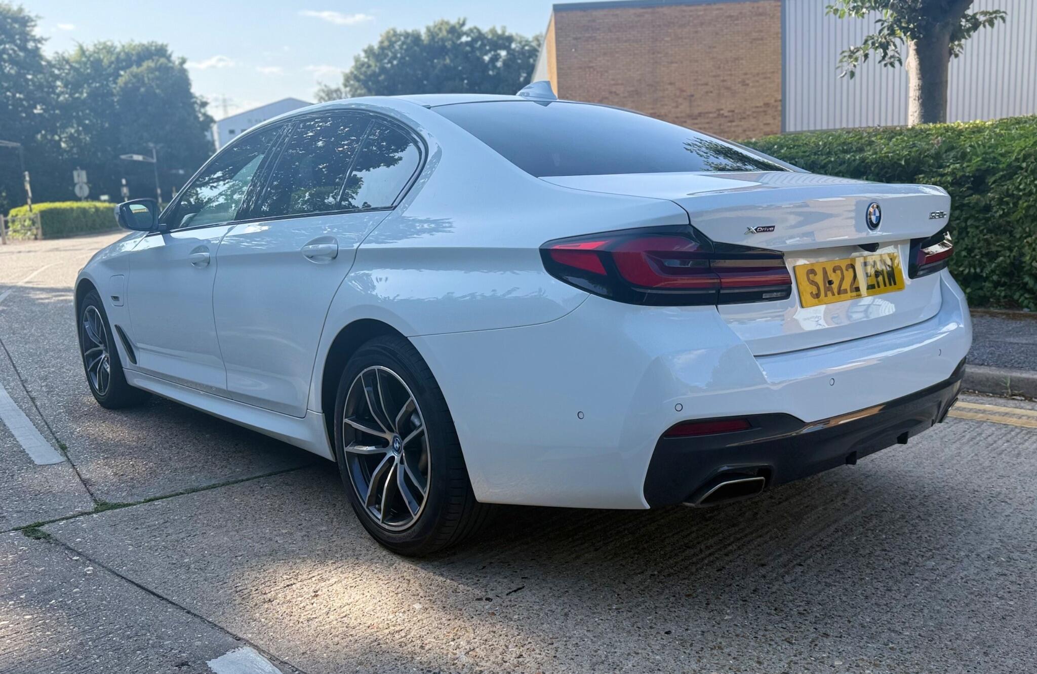 BMW 5 Series view 8