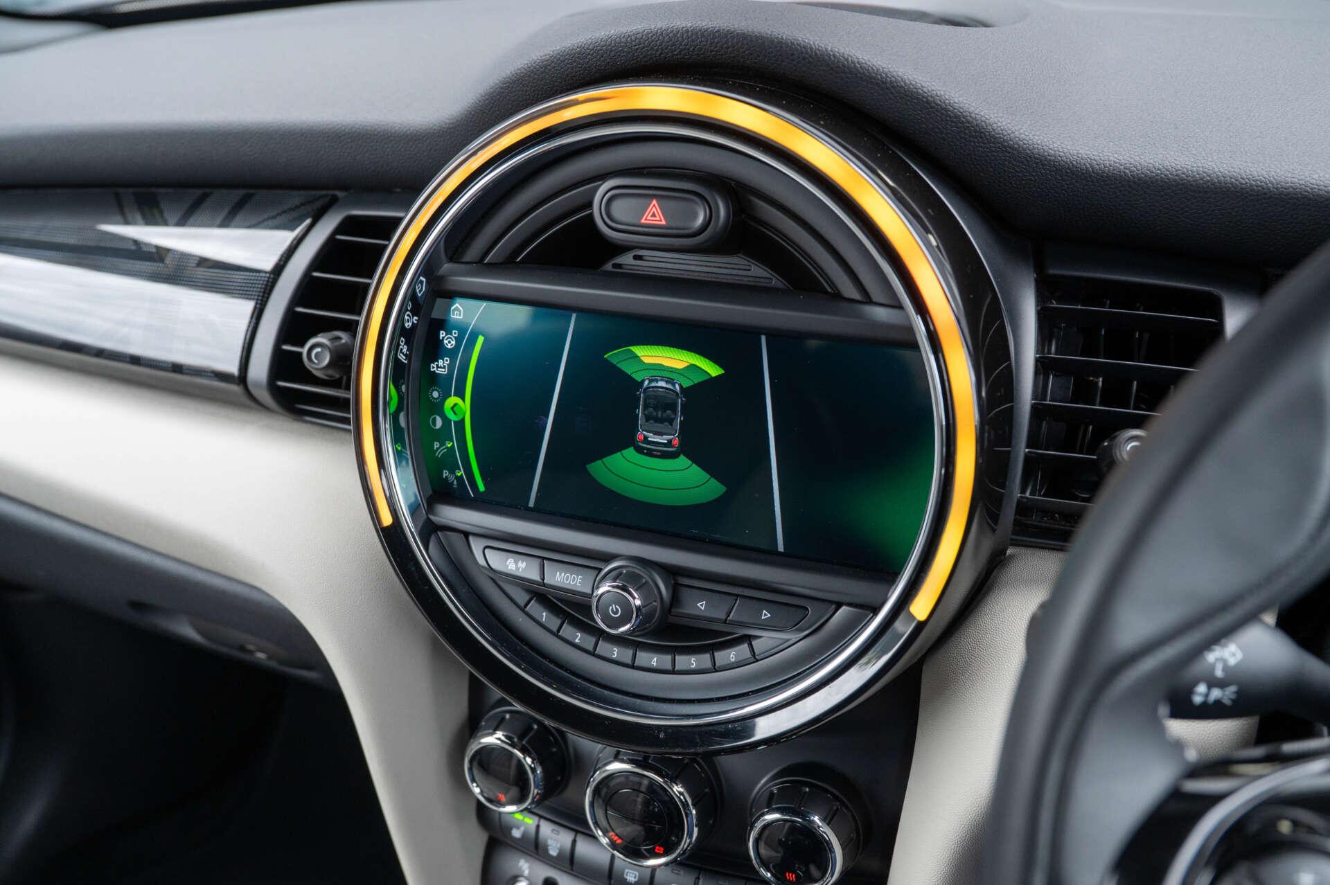 Mini Convertible view 38