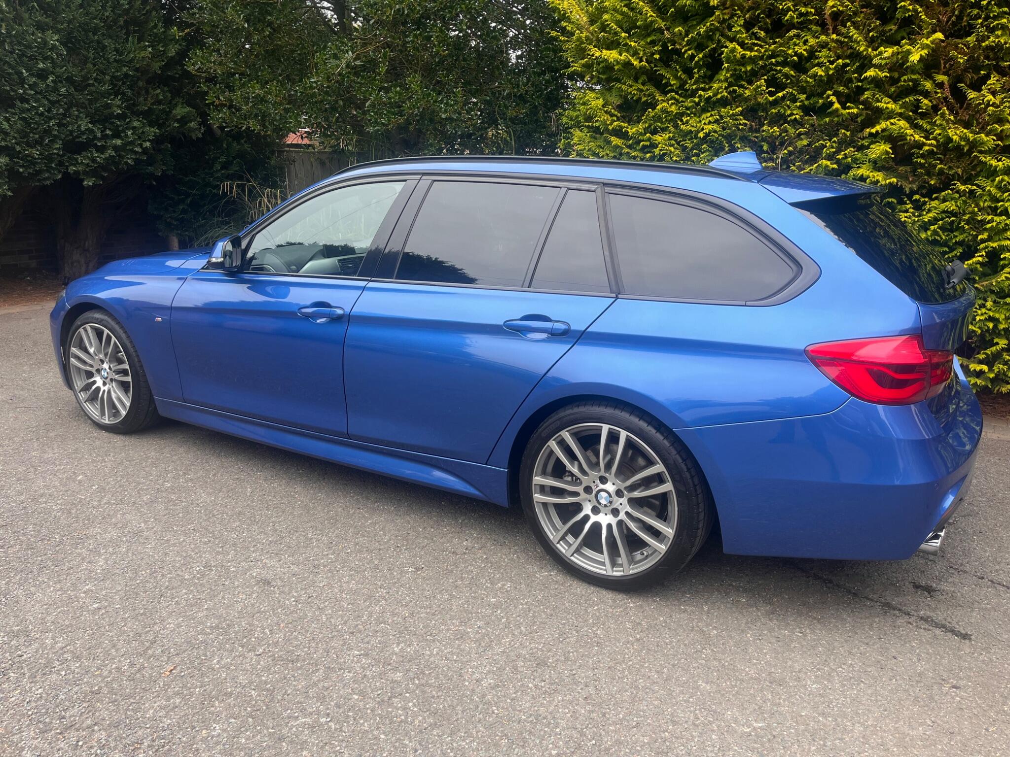 BMW 3 Series view 10
