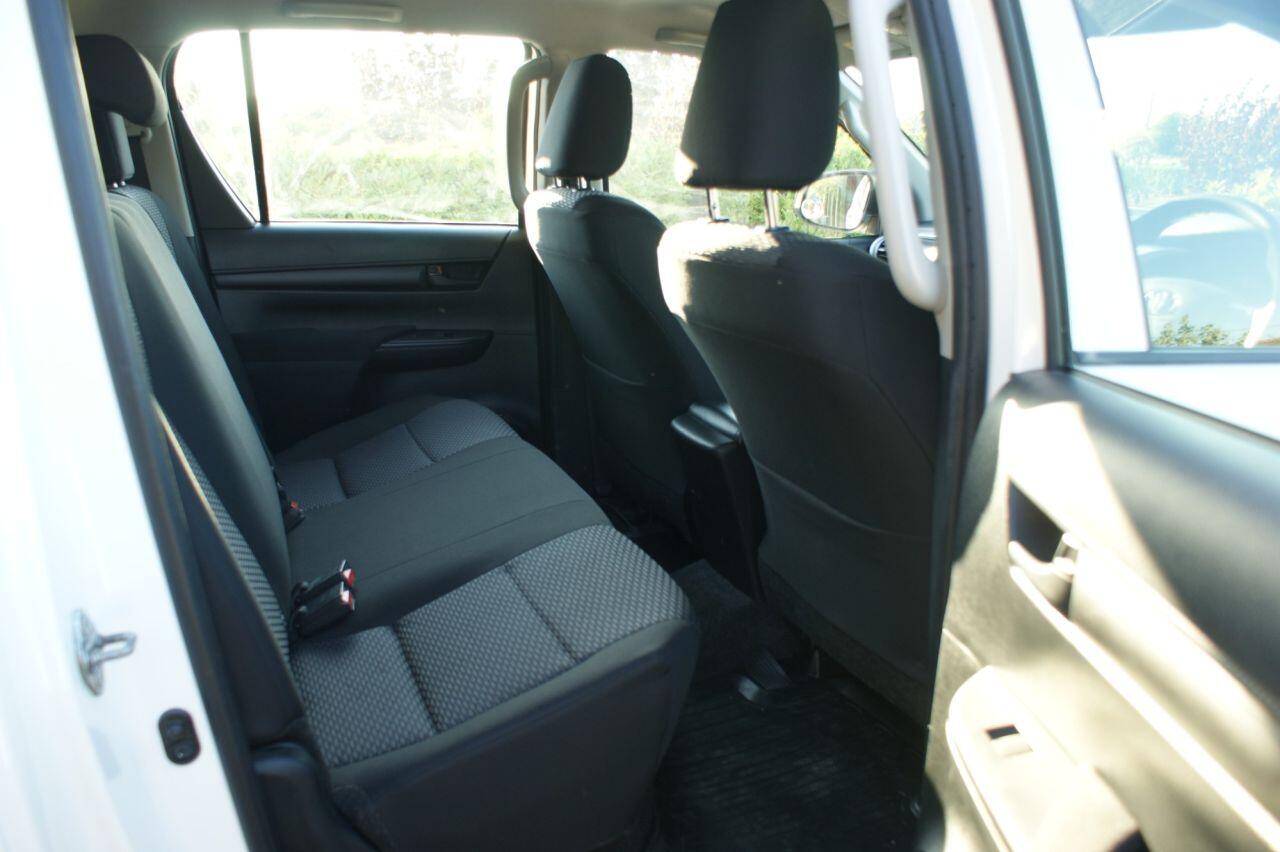 Toyota Hilux view 34