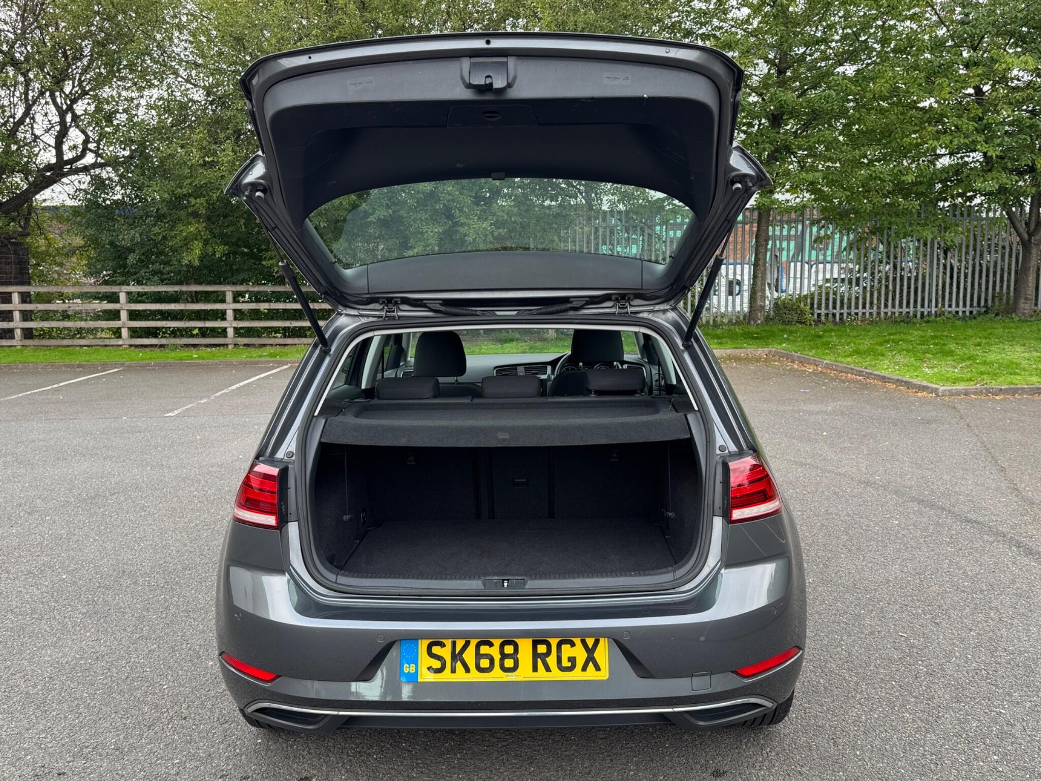 Volkswagen Golf view 14