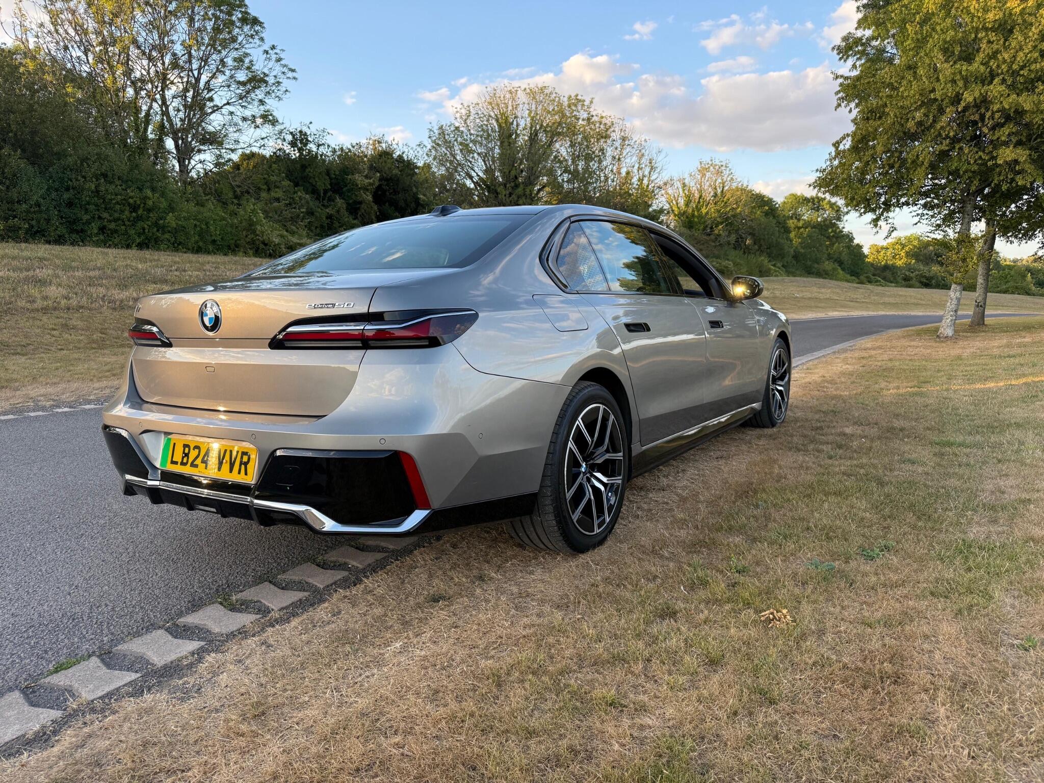 BMW I7 view 10