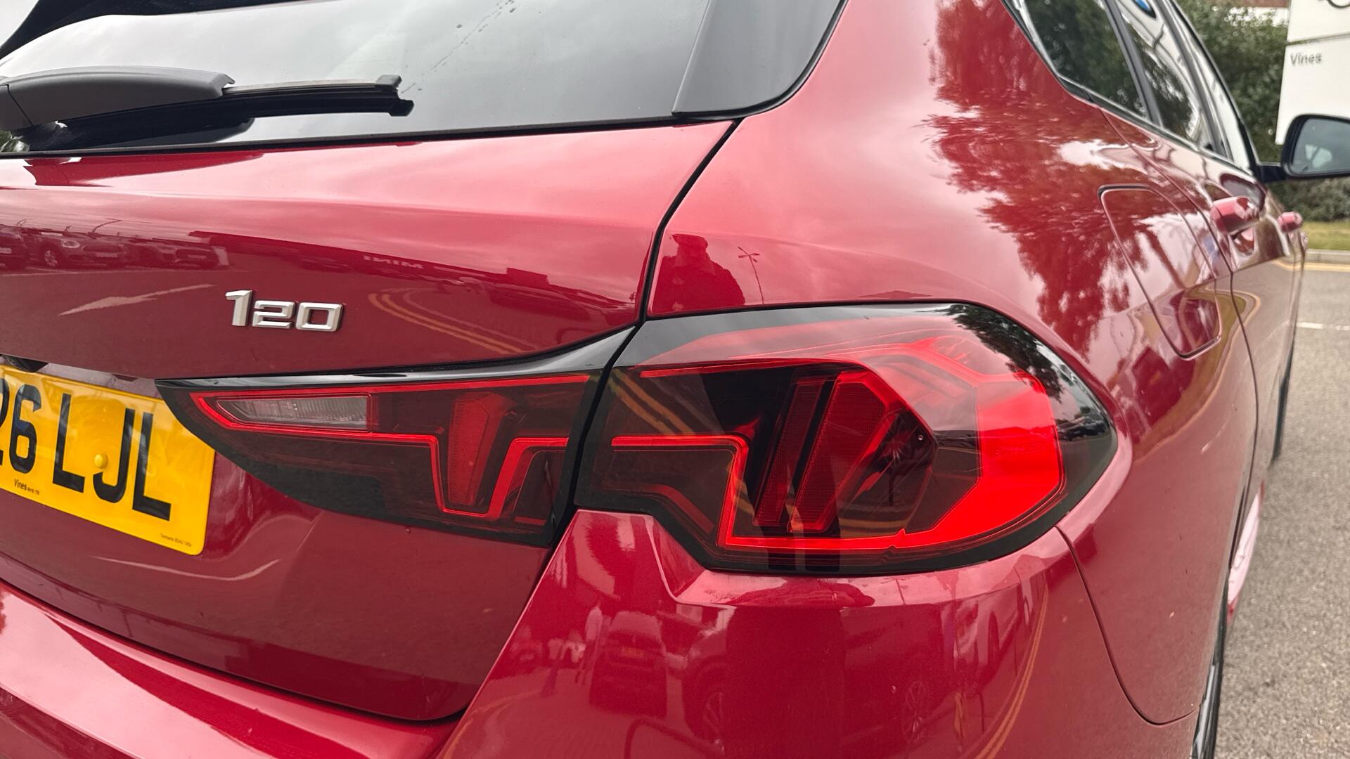 BMW 1 Series view 22