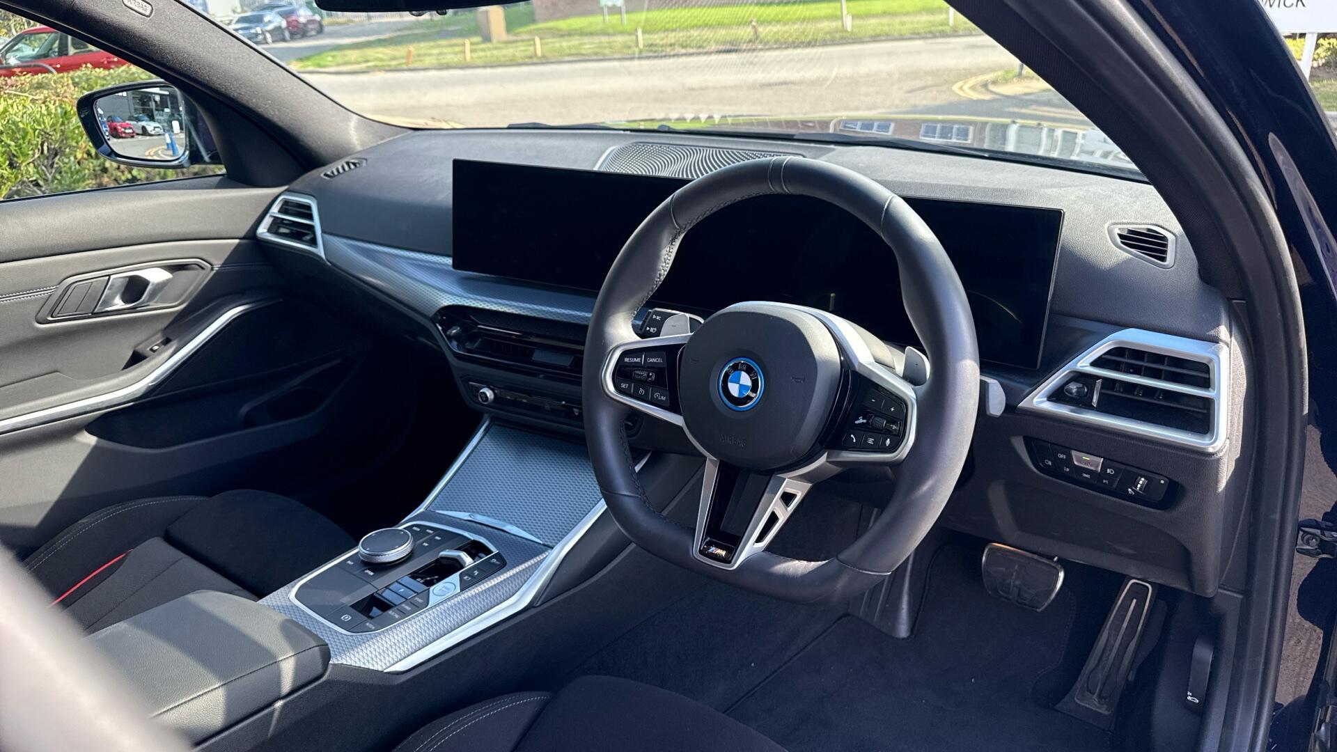 BMW 3 Series view 6