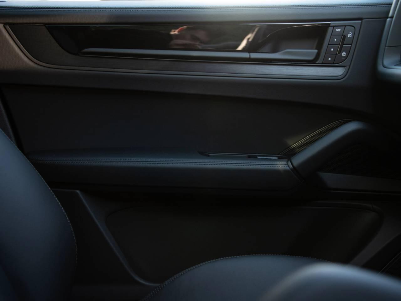 Porsche Cayenne view 32