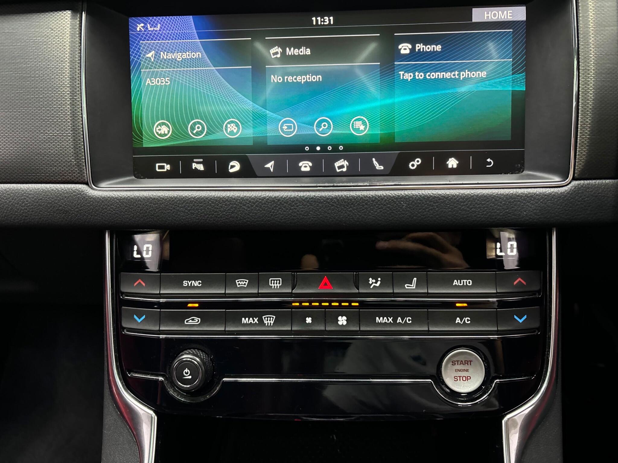 Jaguar XF view 17