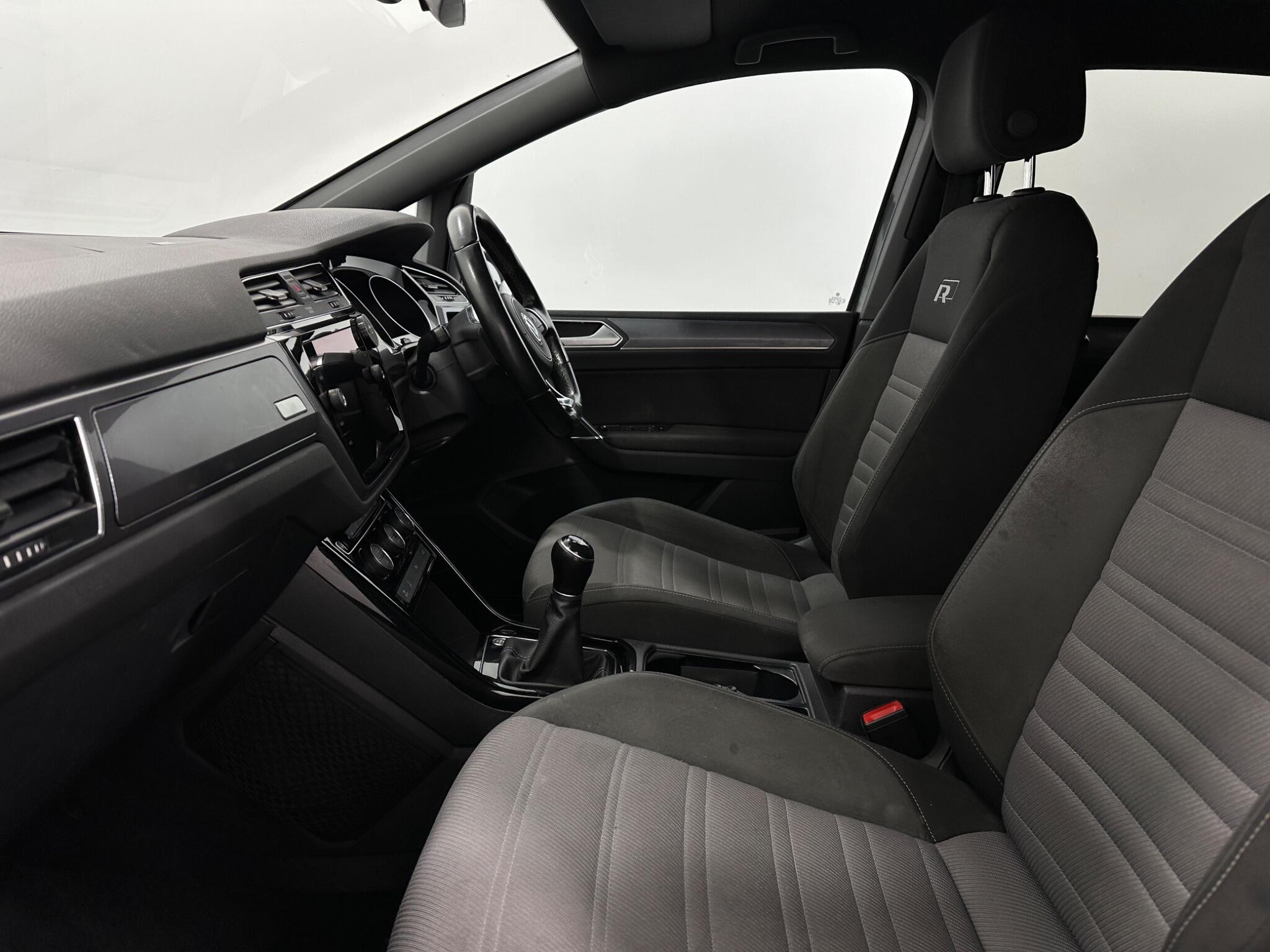 Volkswagen Touran view 35