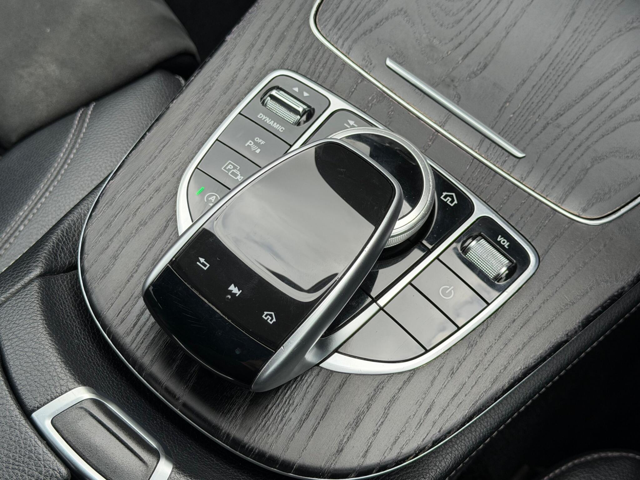 Mercedes-Benz E-Class view 37