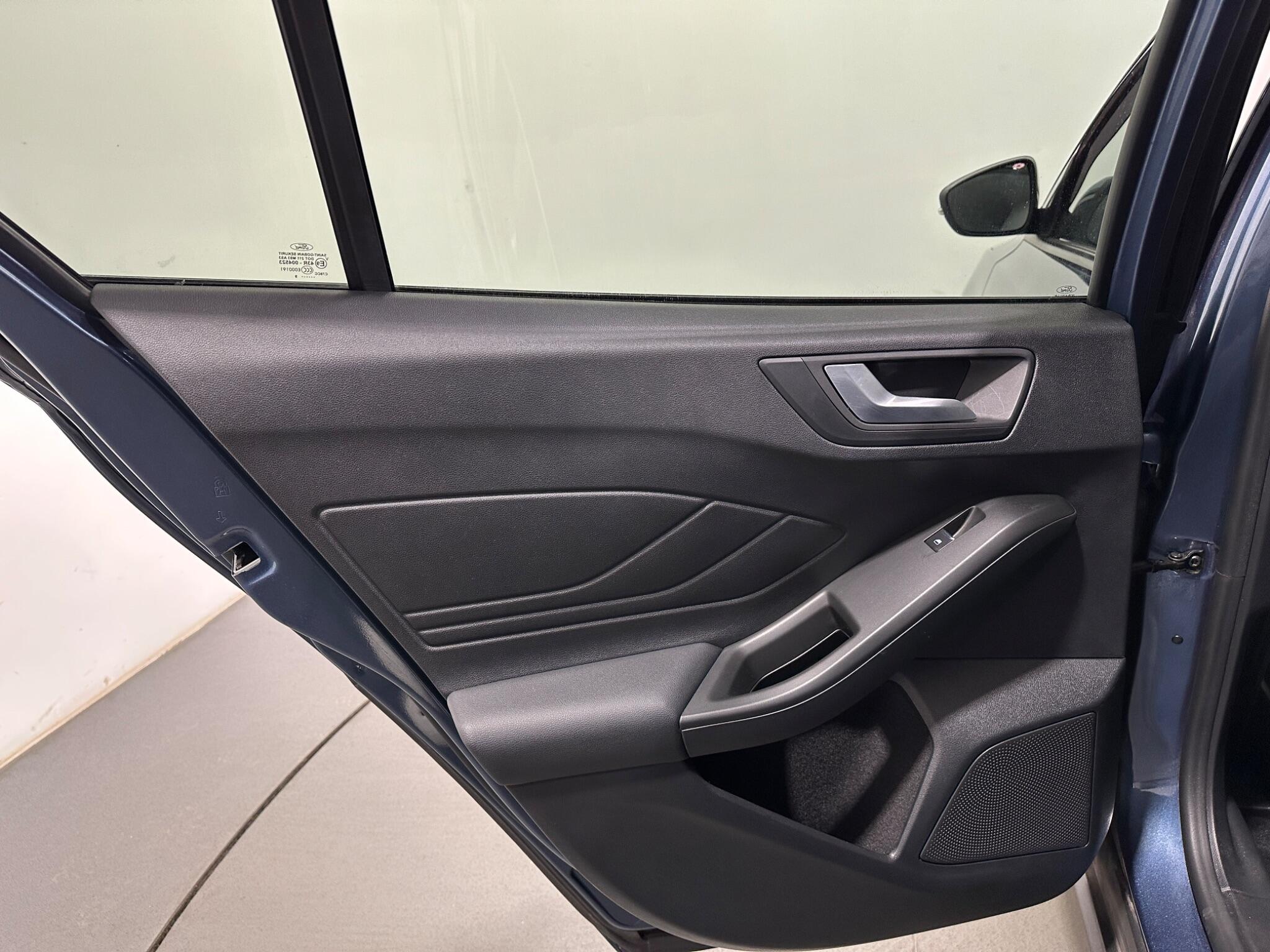 Ford Focus view 39