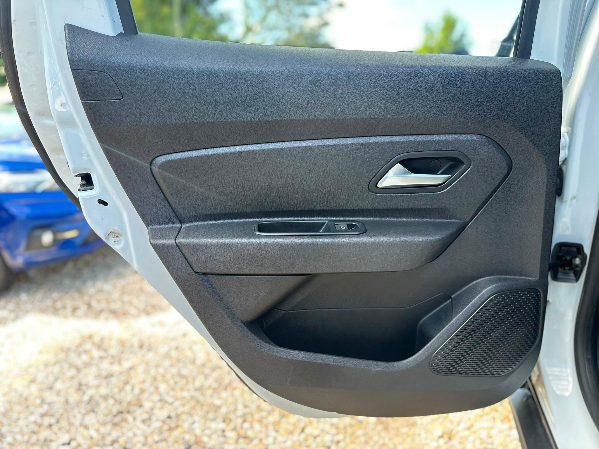 Dacia Duster view 56