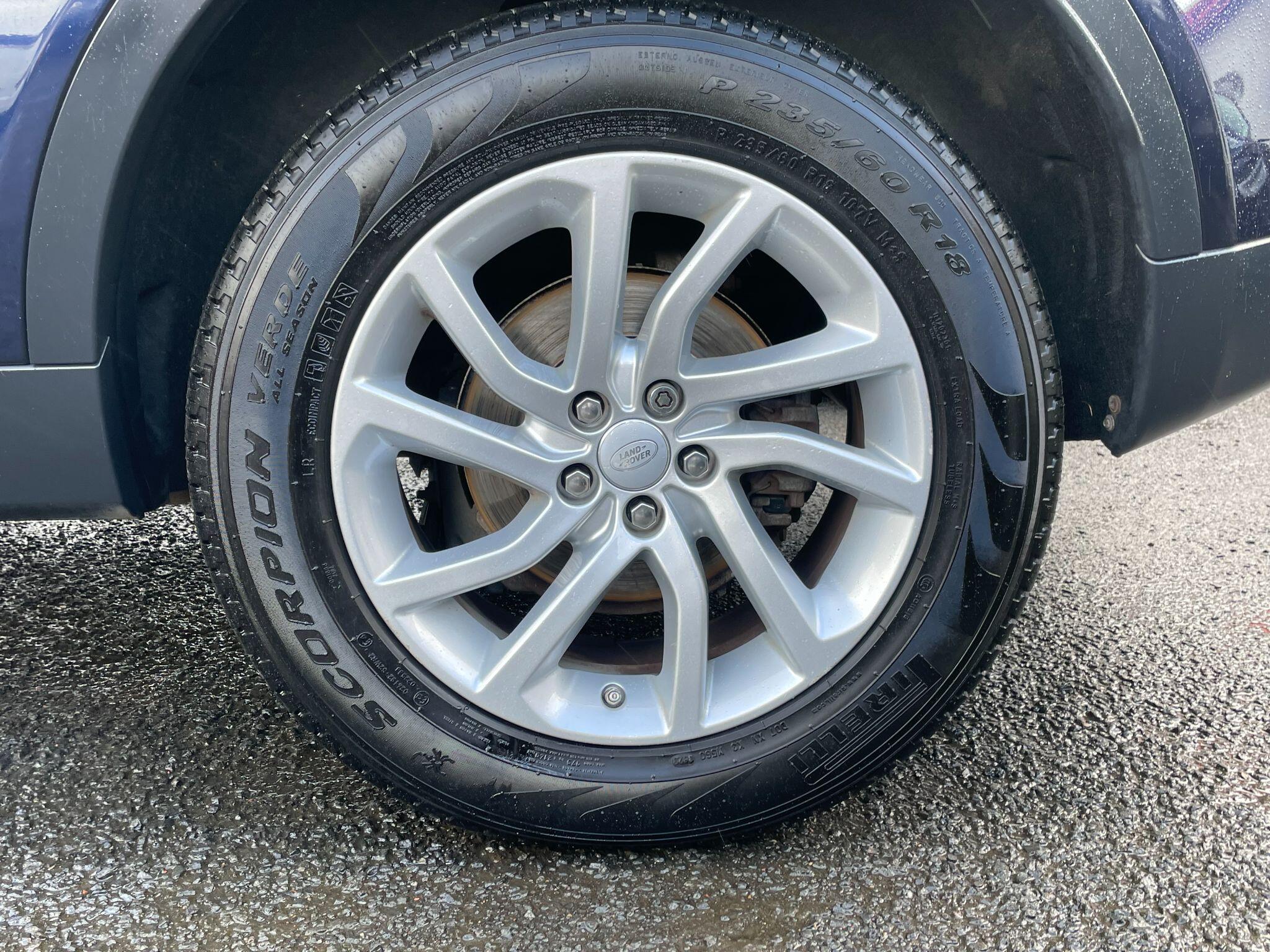 Land Rover Discovery Sport view 10