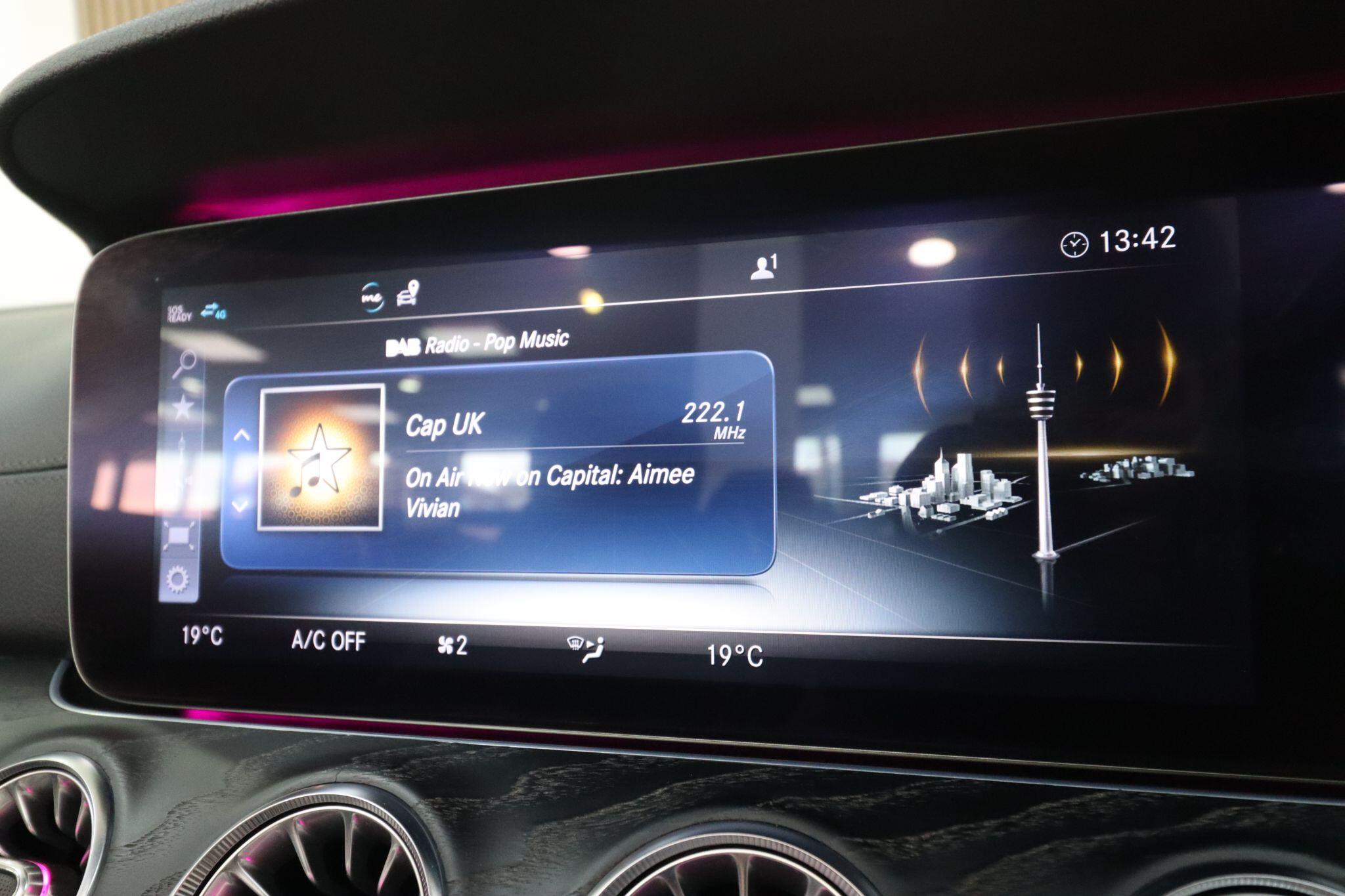 Mercedes-Benz E Class view 32
