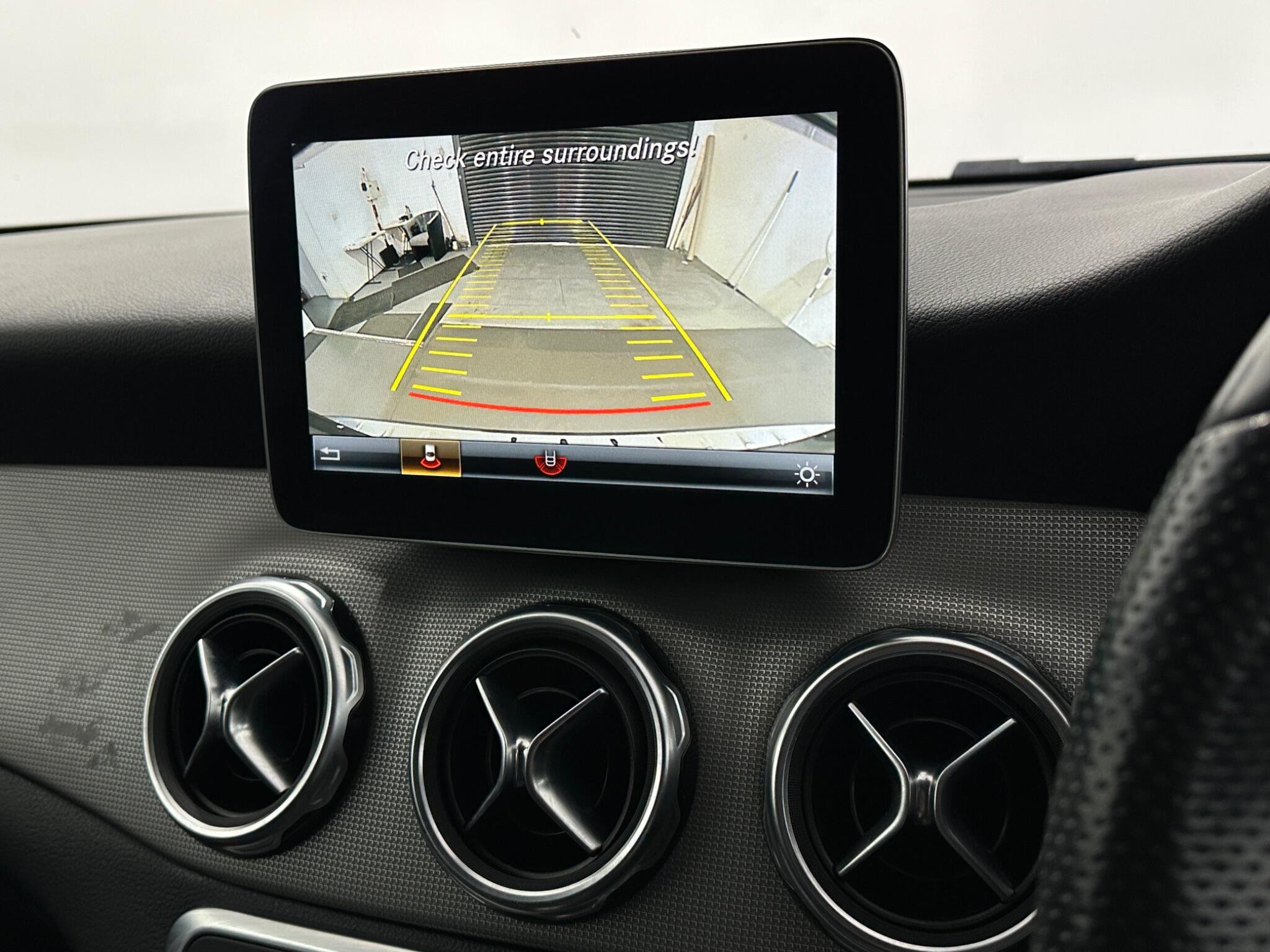 Mercedes-Benz Gla view 23
