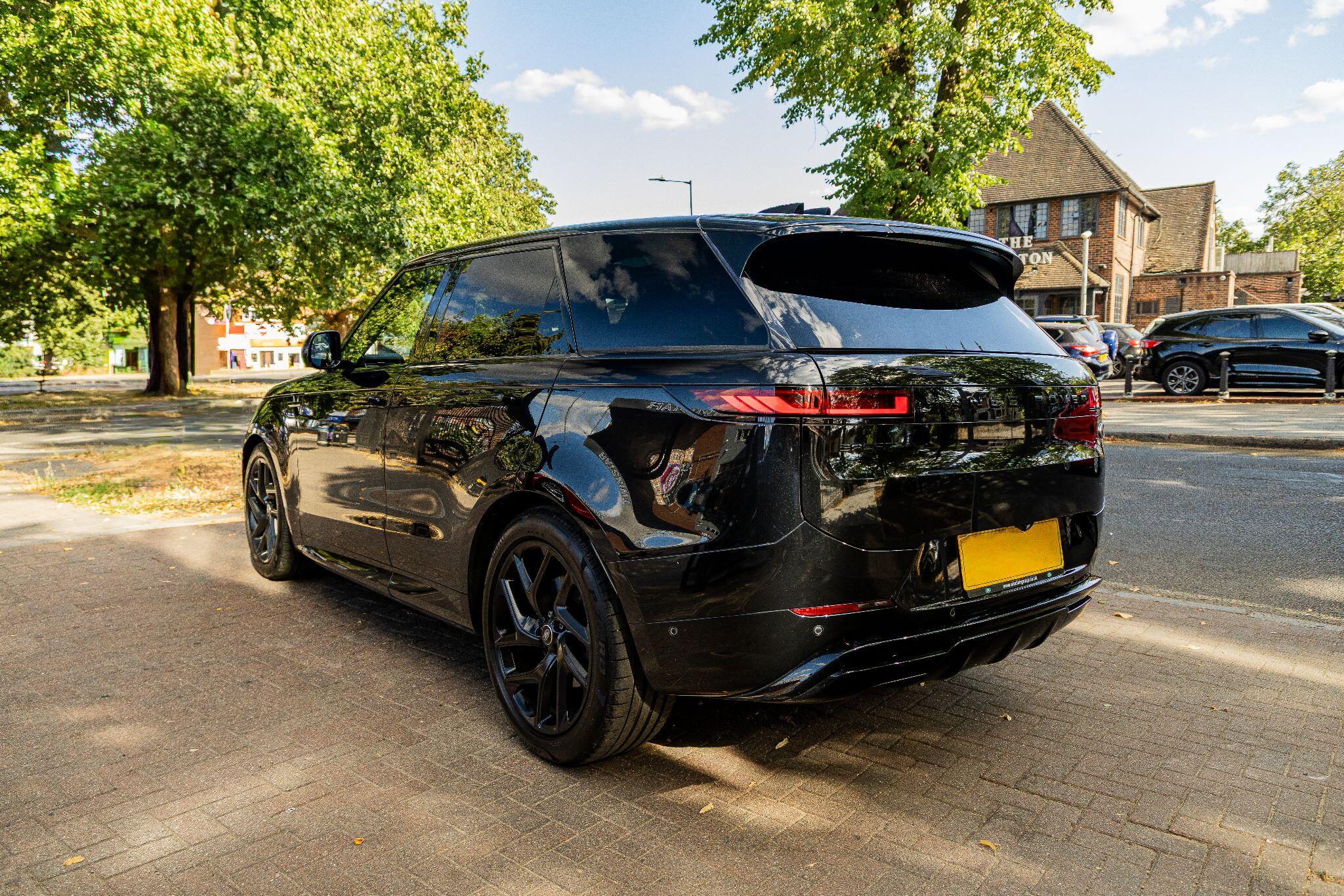 Land Rover Range Rover Sport view 4