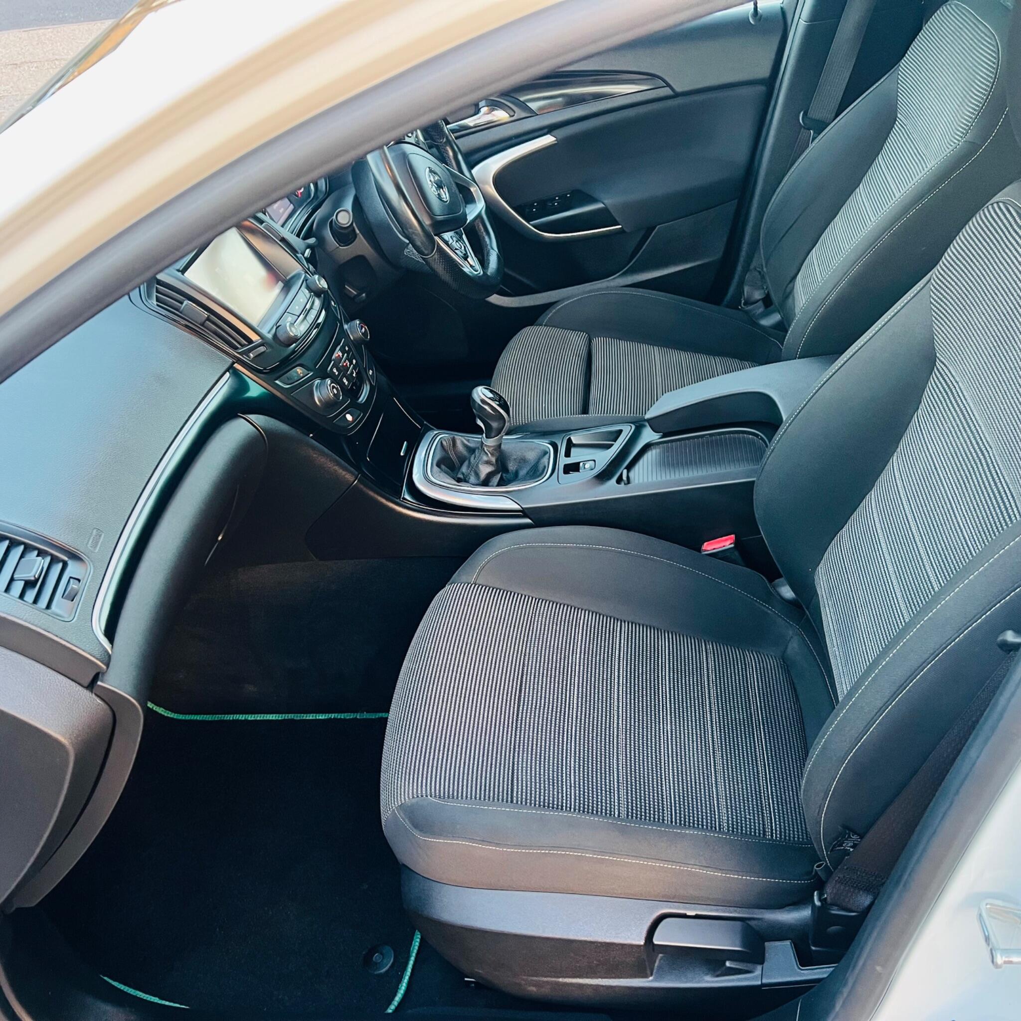 Vauxhall Insignia view 3