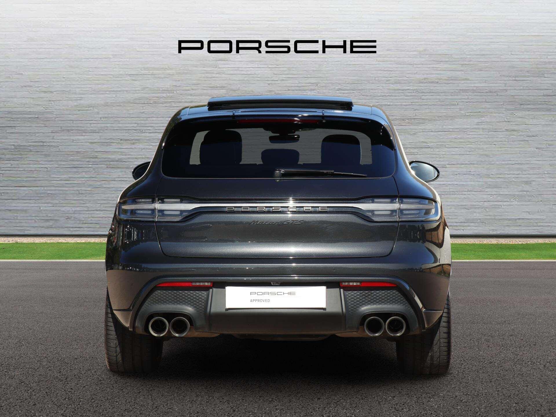 Porsche Macan view 4