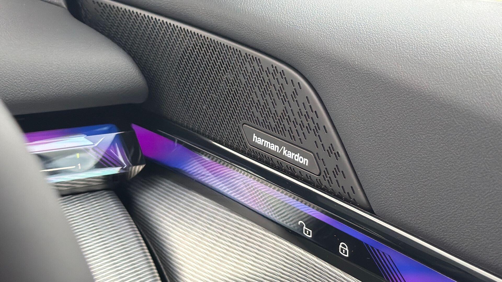 BMW 5 Series view 21
