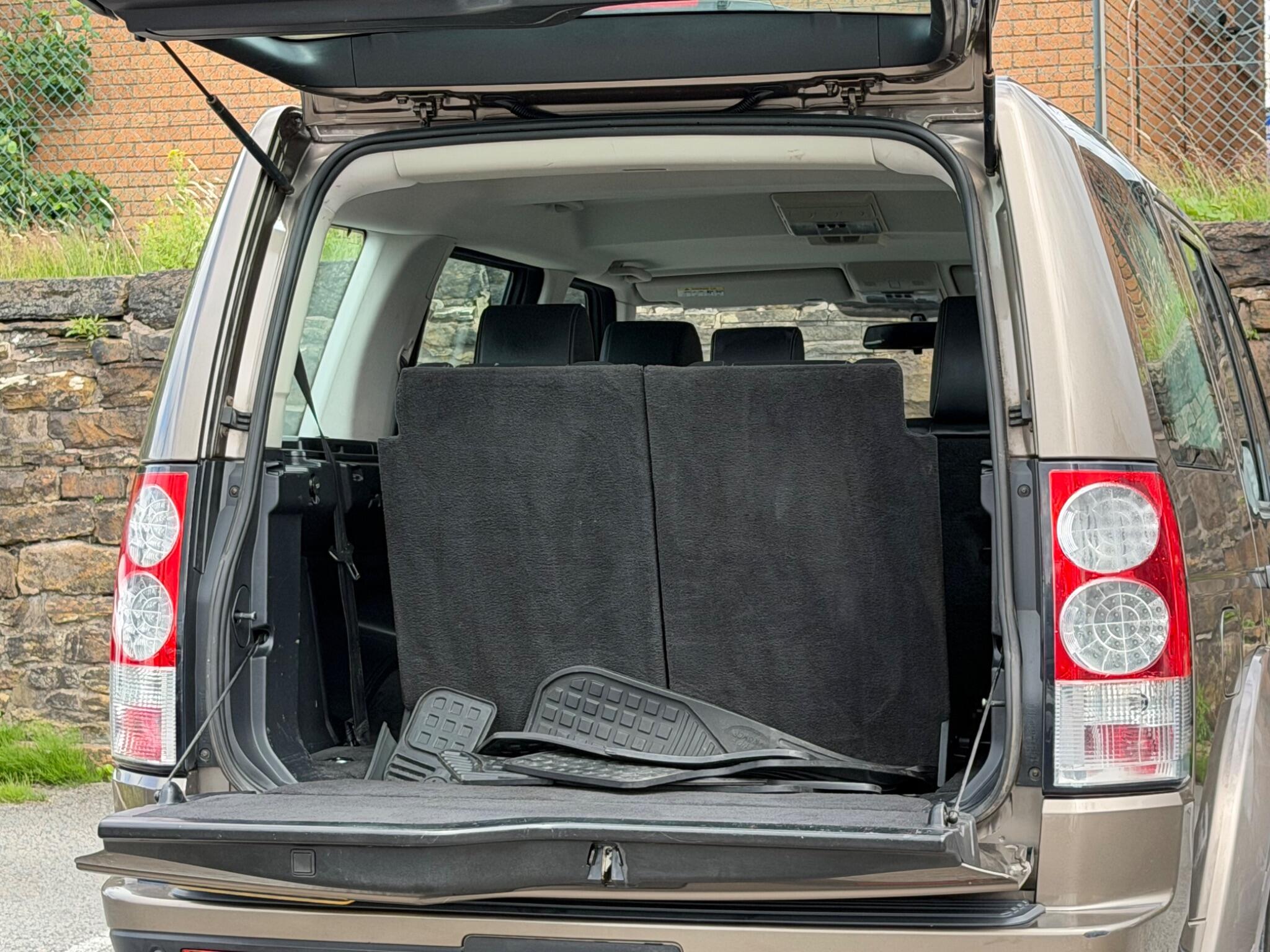 Land Rover Discovery view 19