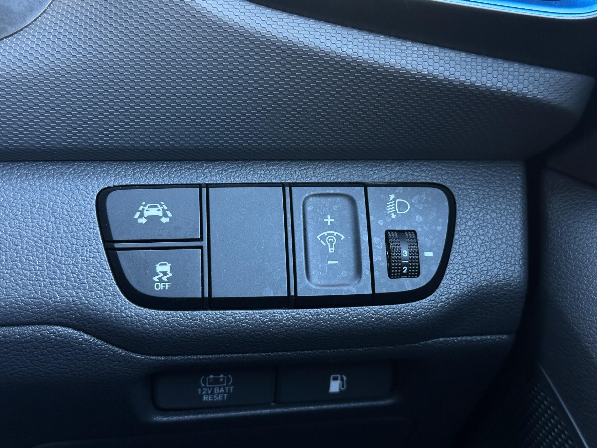 Hyundai Ioniq view 40