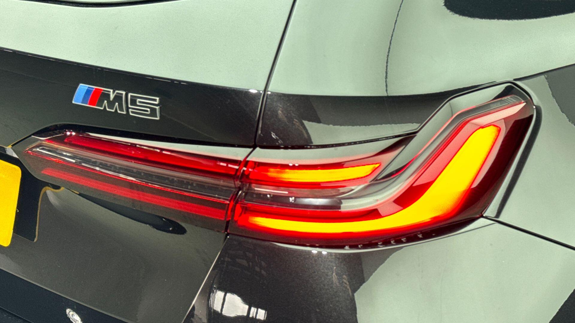 BMW M5 view 7