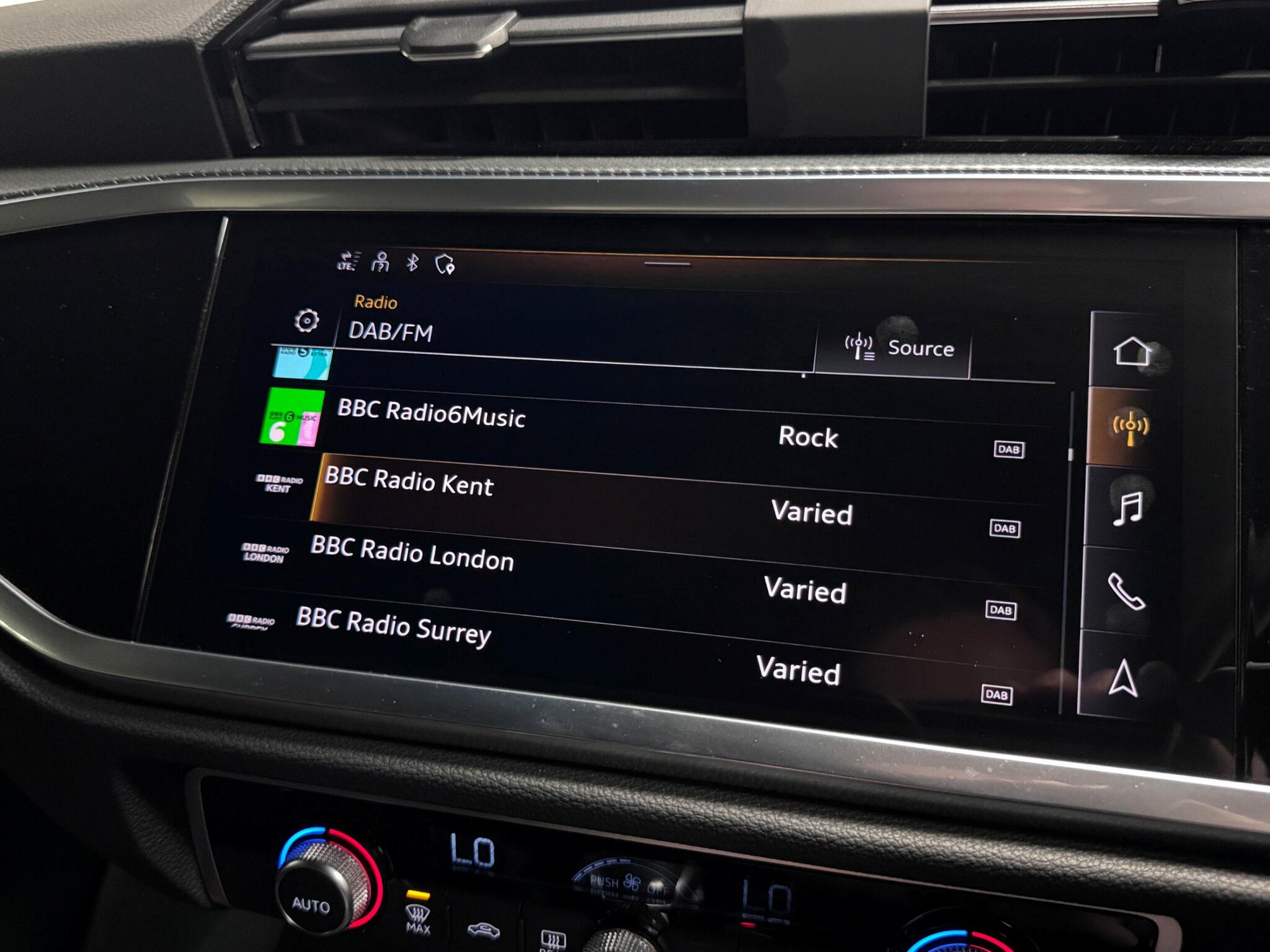 Audi Q3 view 42