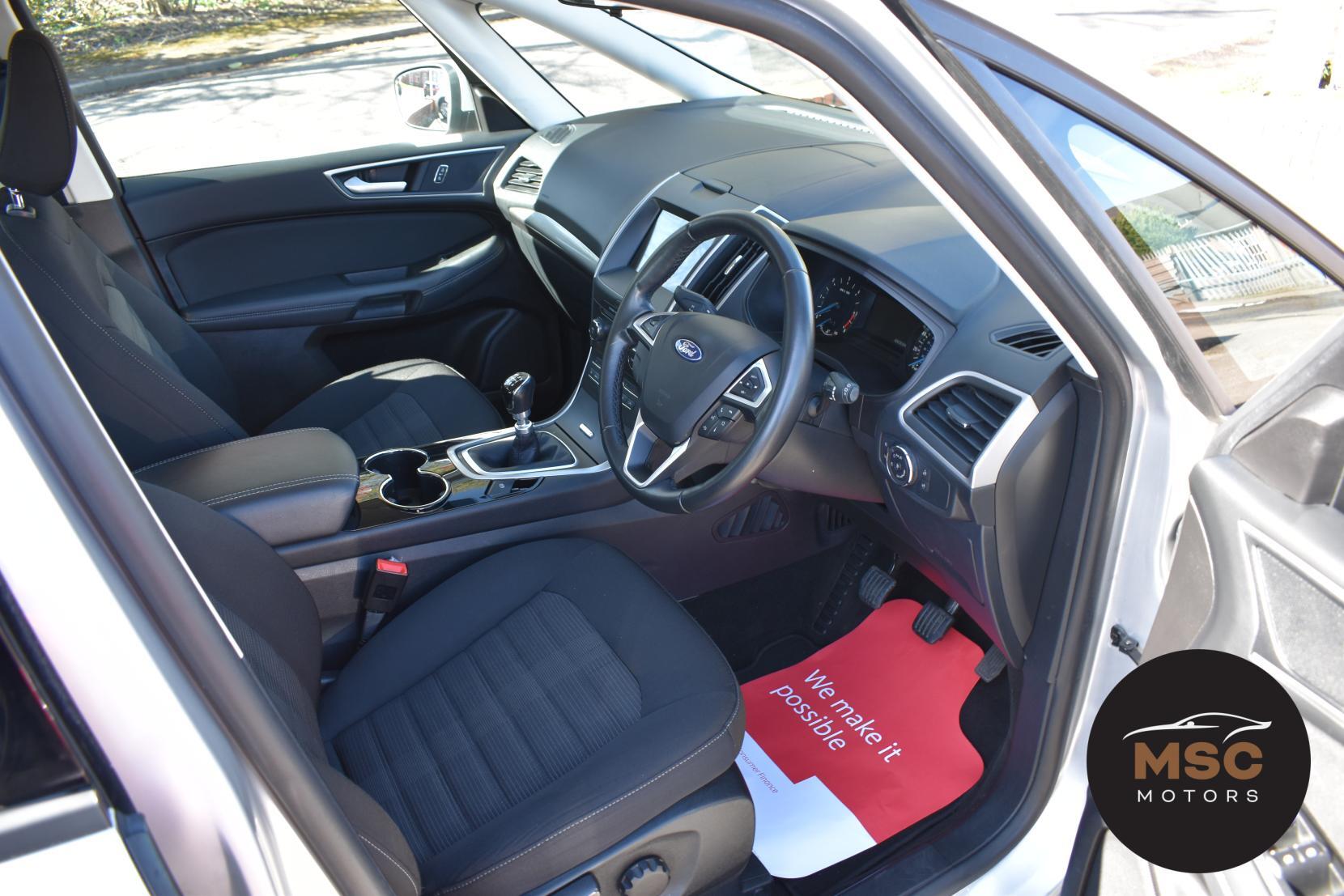 Ford Galaxy view 30