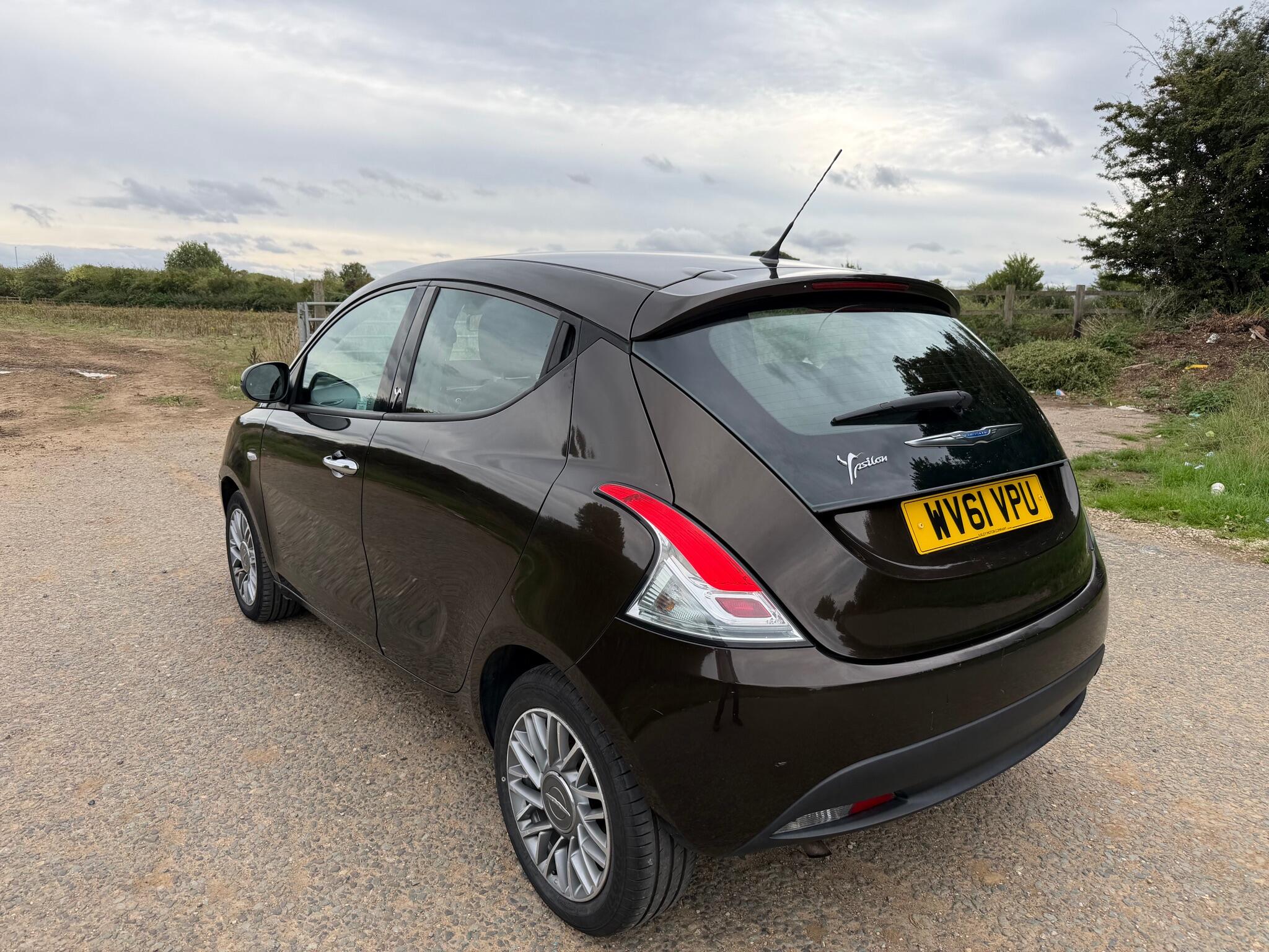Chrysler Ypsilon view 16