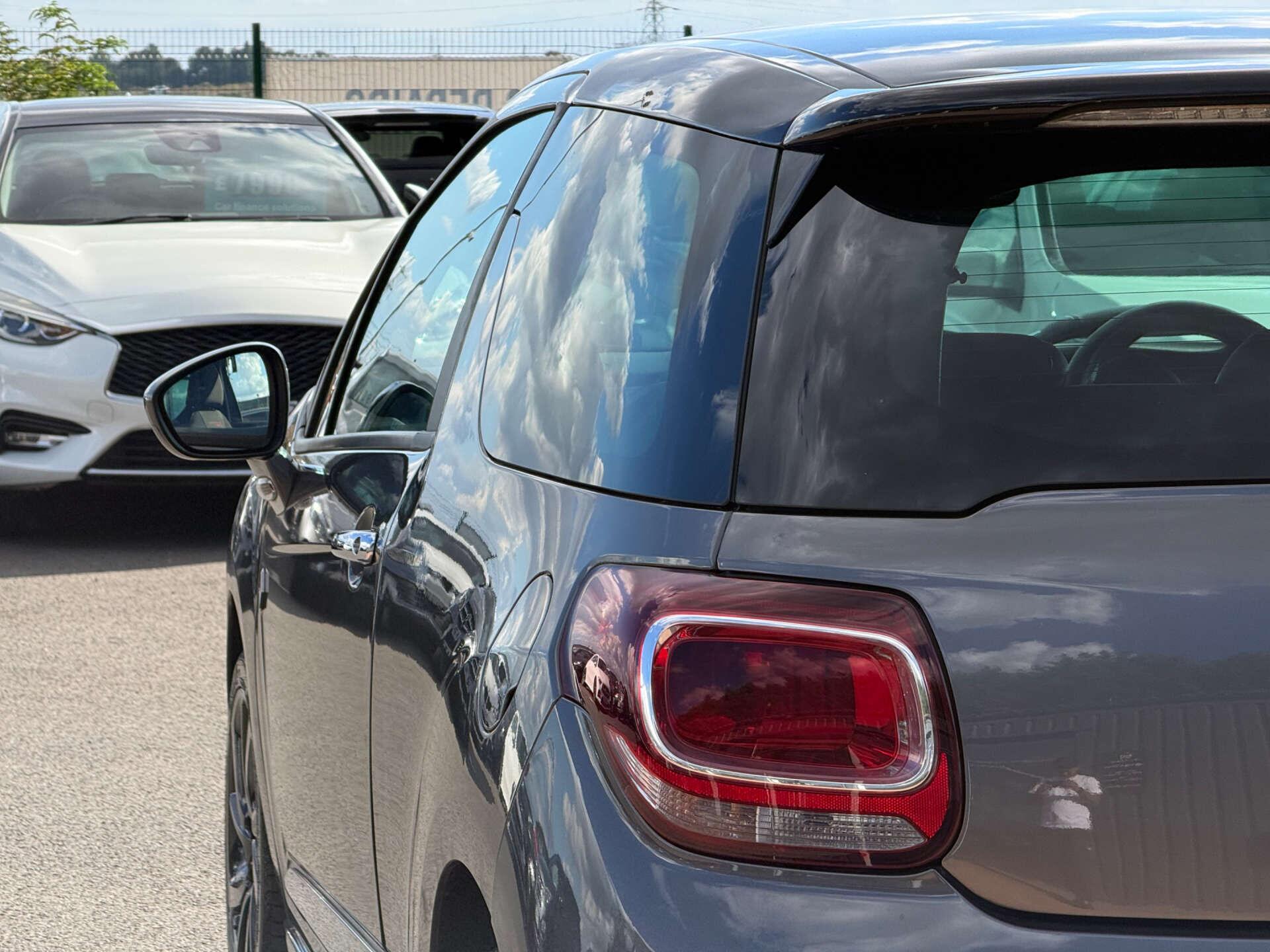 DS Automobiles DS 3 view 27
