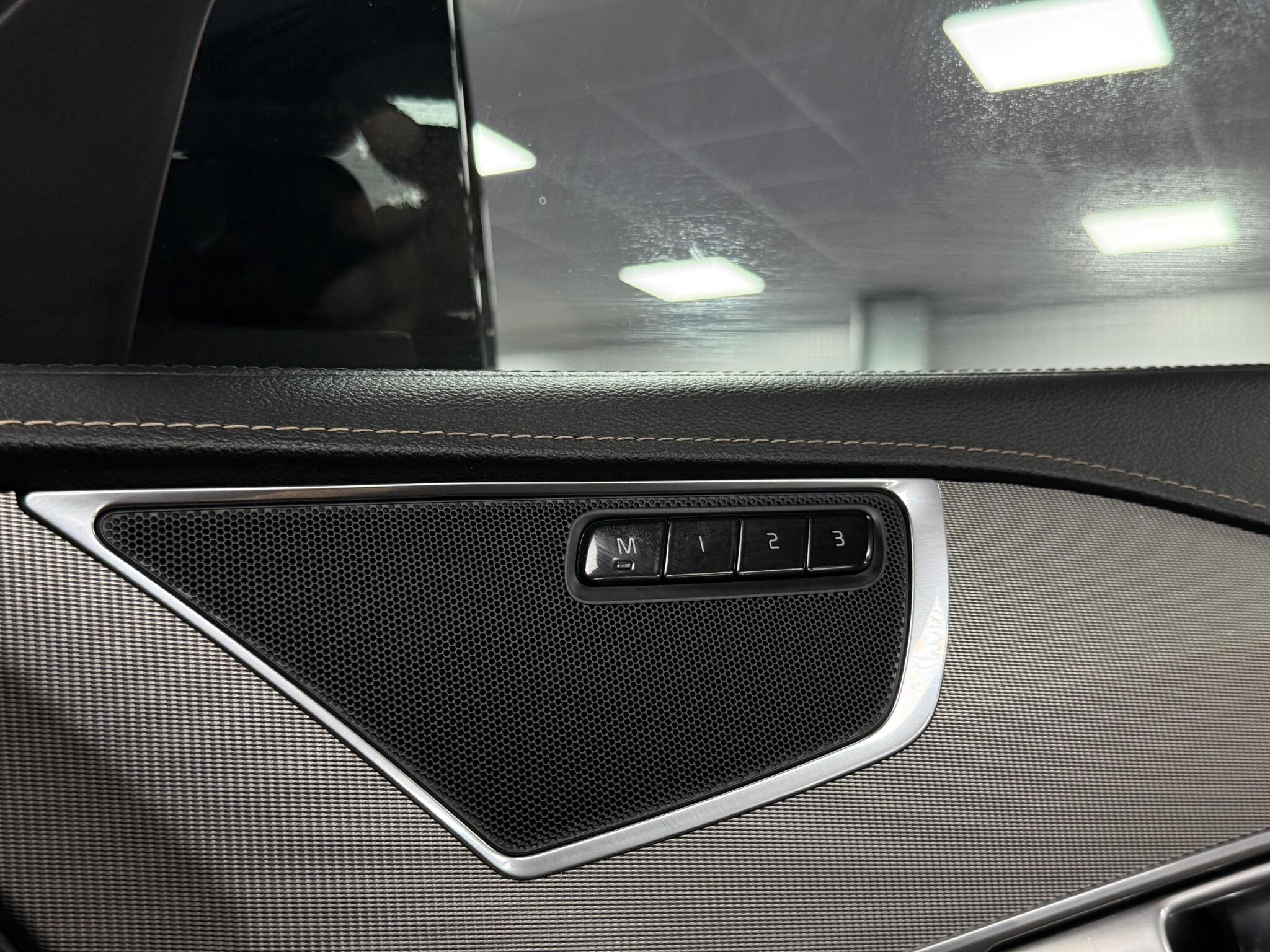 Volvo XC90 view 26