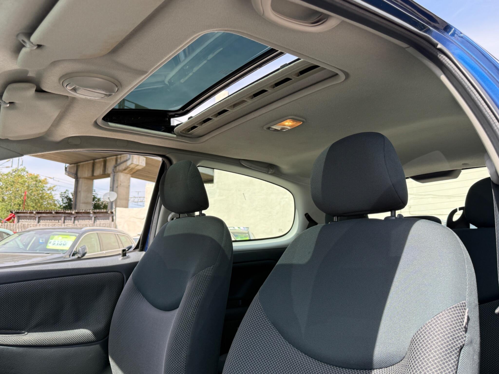 Toyota Yaris - Image 36