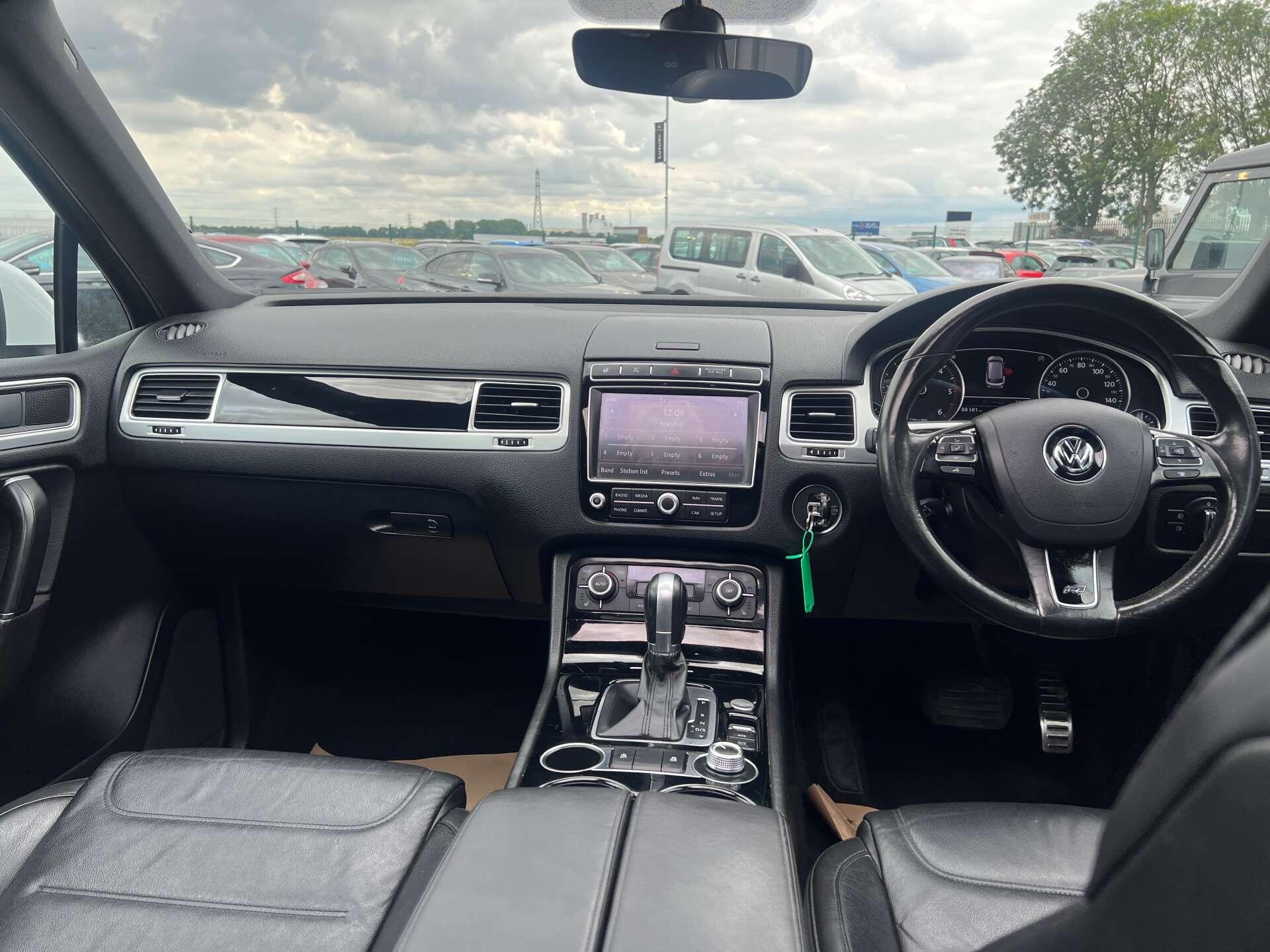 Volkswagen Touareg view 50