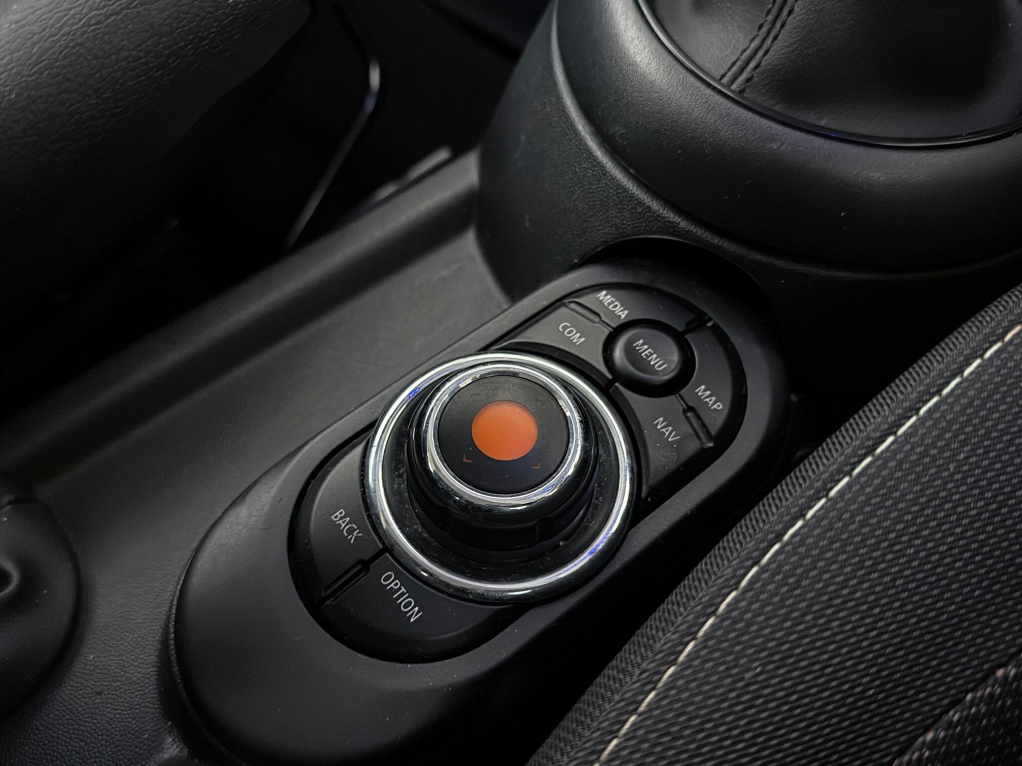 Mini Hatch view 21