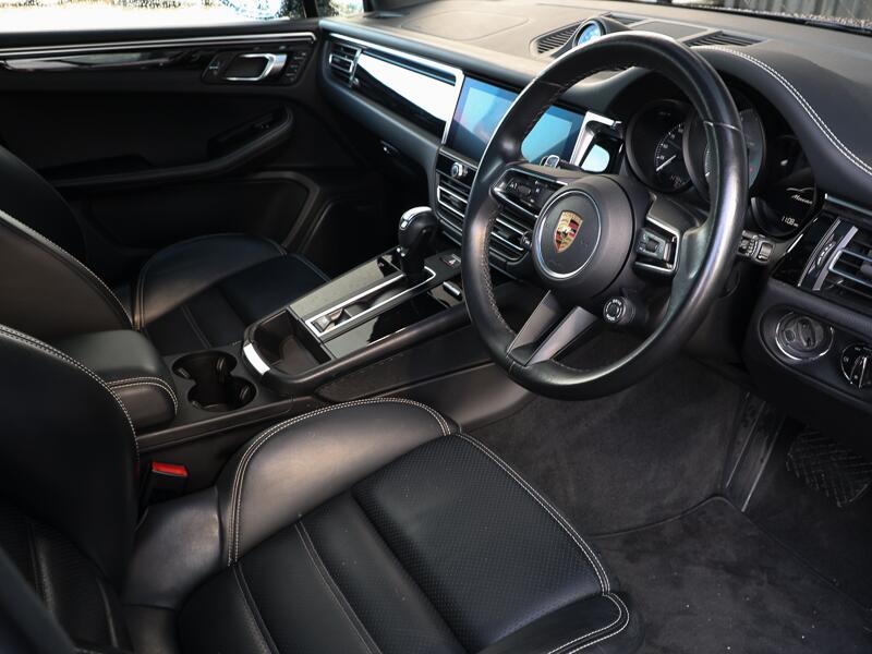Porsche Macan view 13