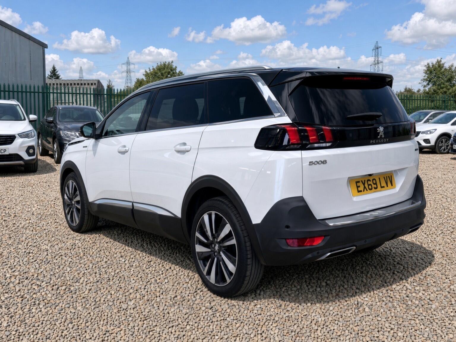 Peugeot 5008 view 3