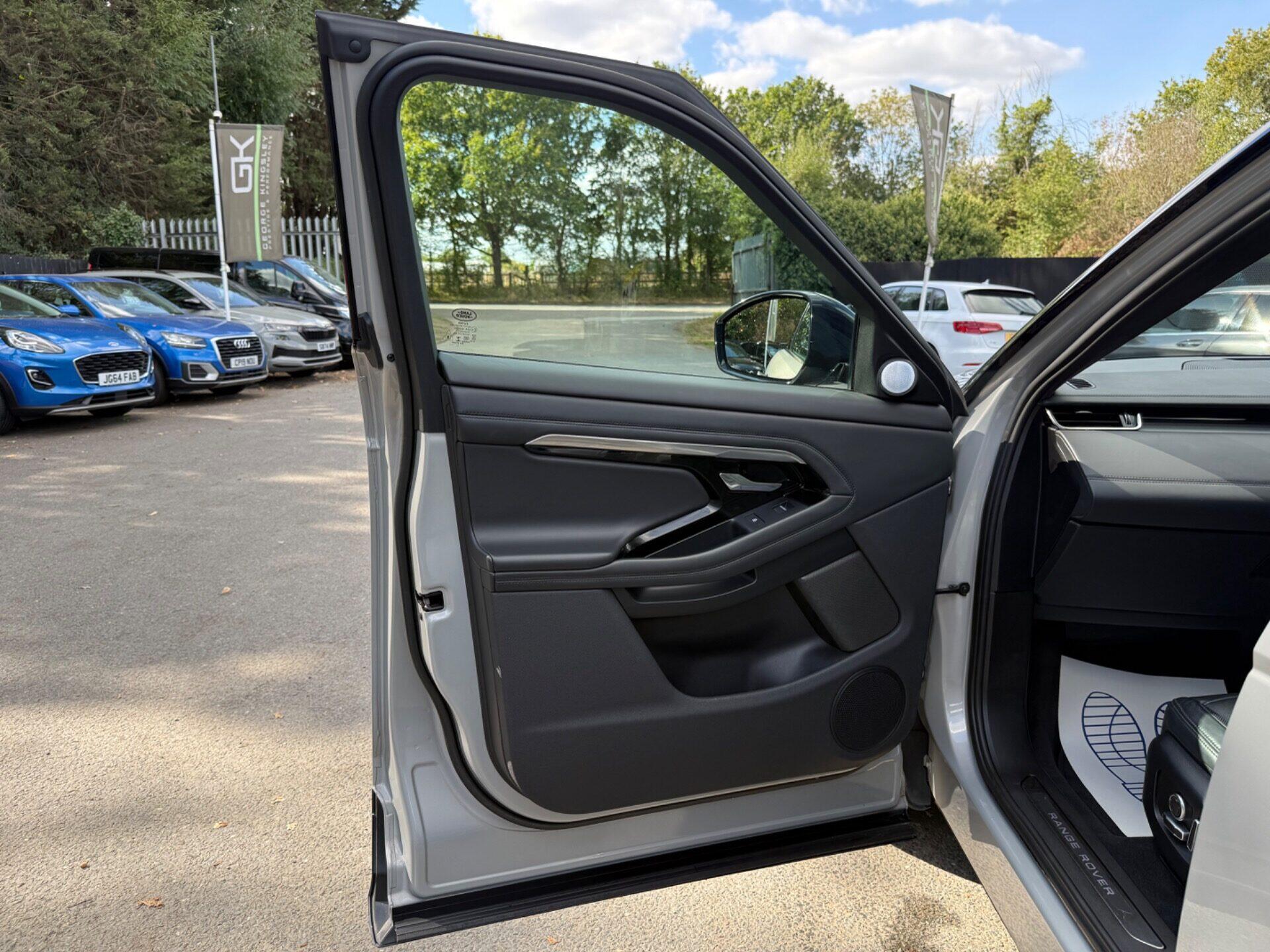 Land Rover Range Rover Evoque view 37
