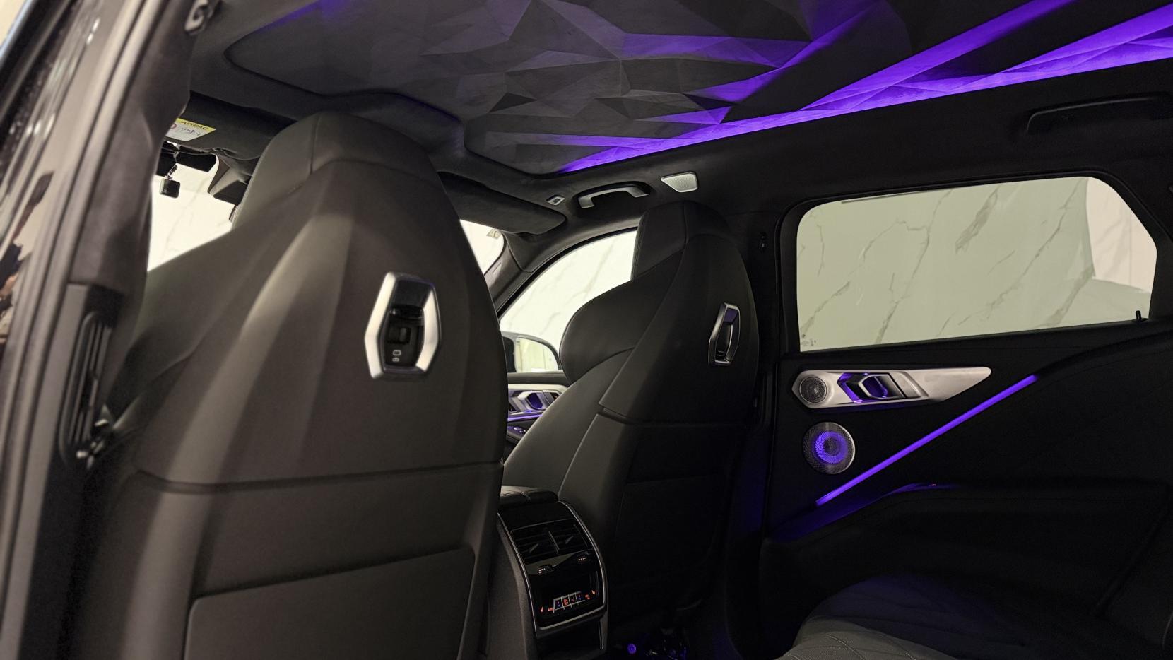 BMW XM view 17
