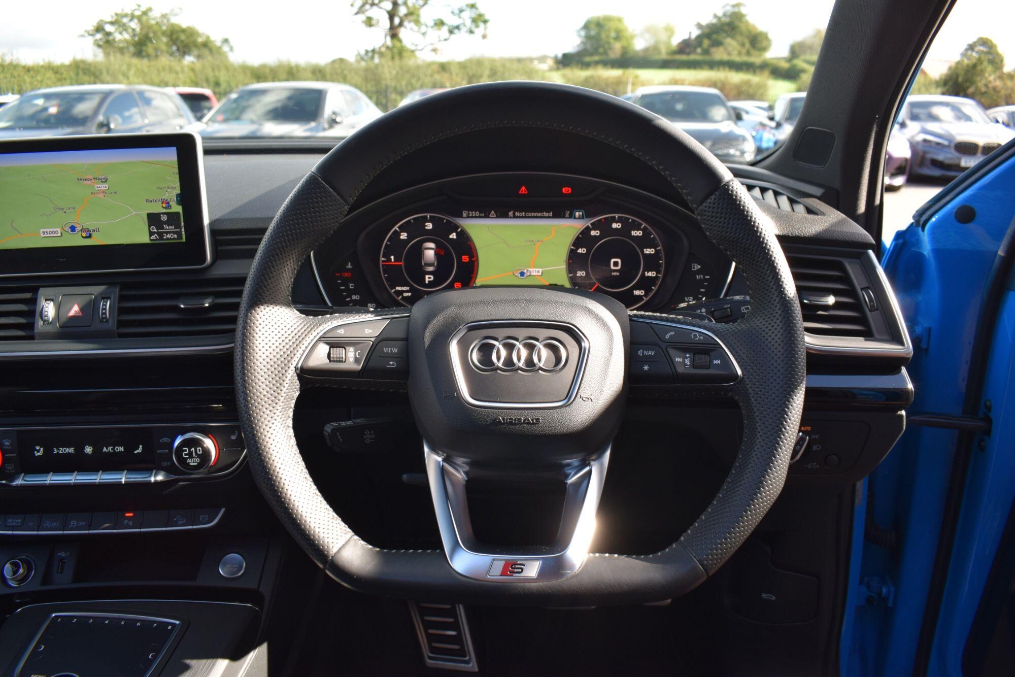 Audi Q5 view 10